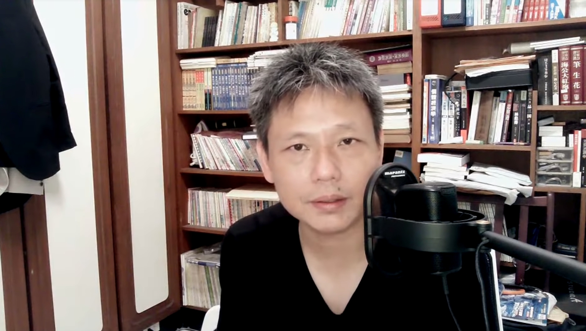 資深名嘴謝寒冰昨日罕見開直播，批評韓國瑜近日的所作所為。（翻攝自YouTube）