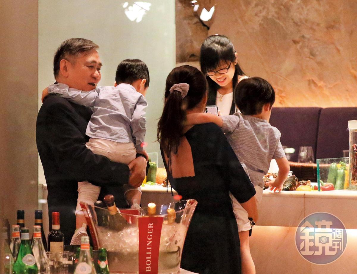 日前麻衣特地帶兒子回台，讓王文洋得以與孫子團聚。