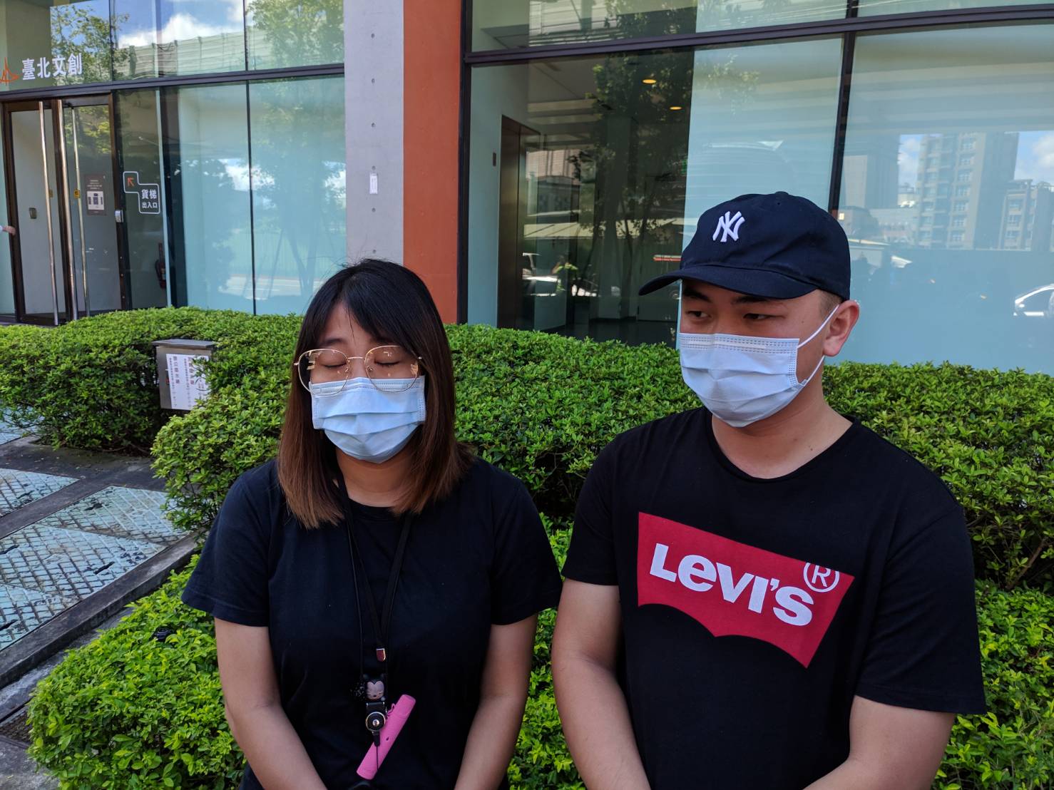 楊姓夫妻控訴遭警方烏龍抓人，還開槍壓制。