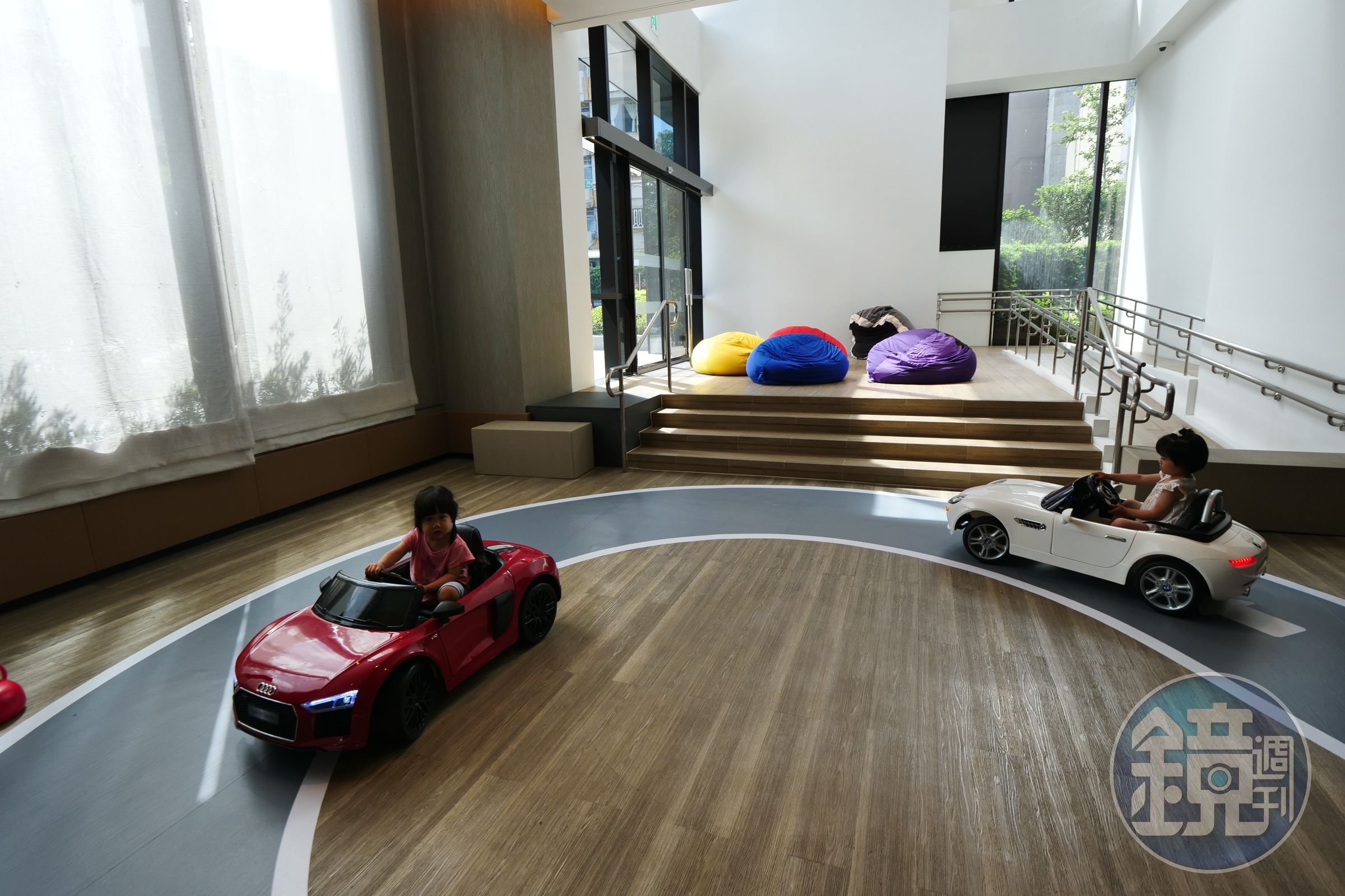 室內賽車場，仍是孩童最愛。