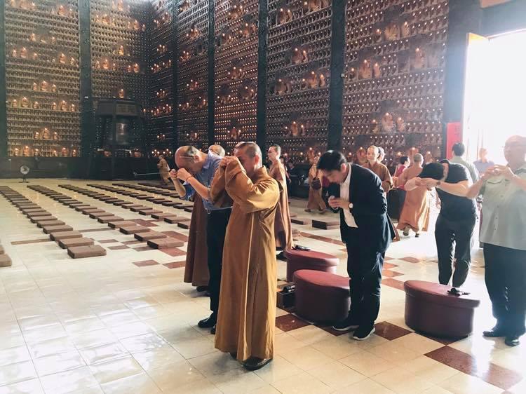 韓國瑜今前往大樹祝賀星雲大師92歲壽誕。（翻攝韓國瑜臉書）