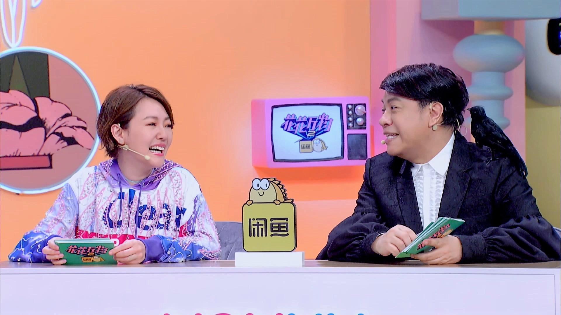 小S(左)在節目上再度提及新婚的林志玲,並開玩笑地以「退出演藝圈的太太」稱呼她。(圖:friDay影音提供)
