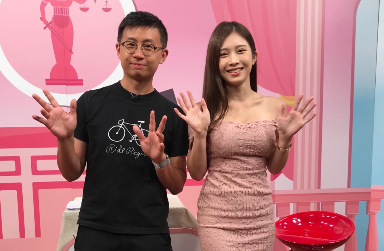 呱吉（左）和雞排妹開心對談。（學姊受不了提供）