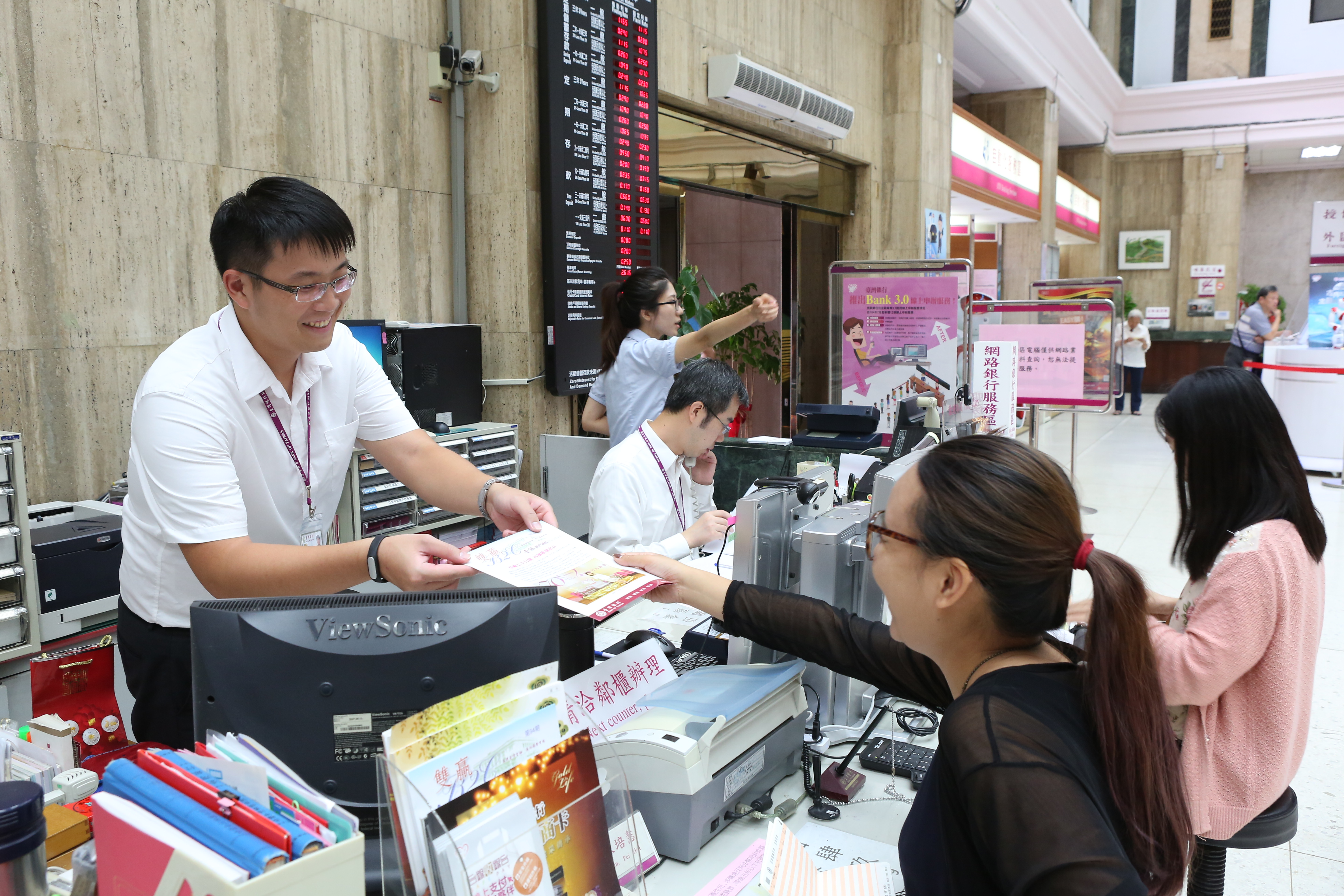 金融股價格波動低，股息發放穩定，是高息低波ETF中重要成分股。