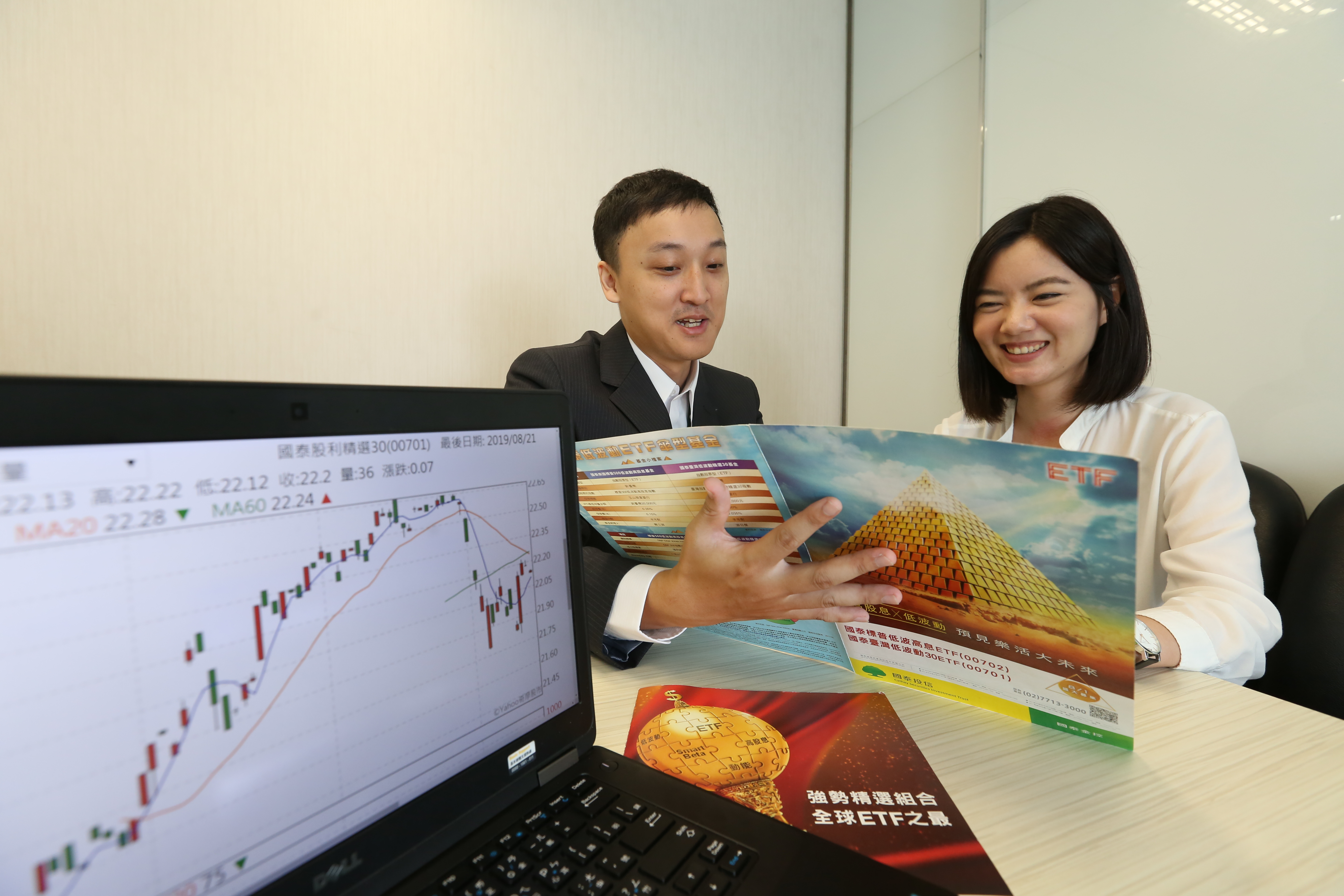 高股息ETF加入低波動選股條件，有基本面支撐，動盪行情下投資人也能睡得著。