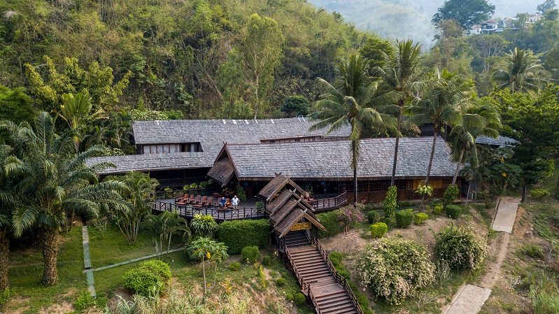 Luang Say Lodge在當地算中高級飯店，座落於一片綠蔭中。