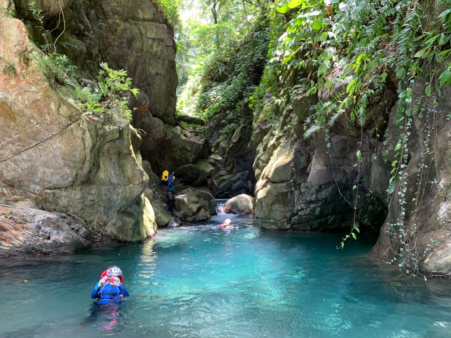 碧旦峽谷被譽為小黃金峽谷。
