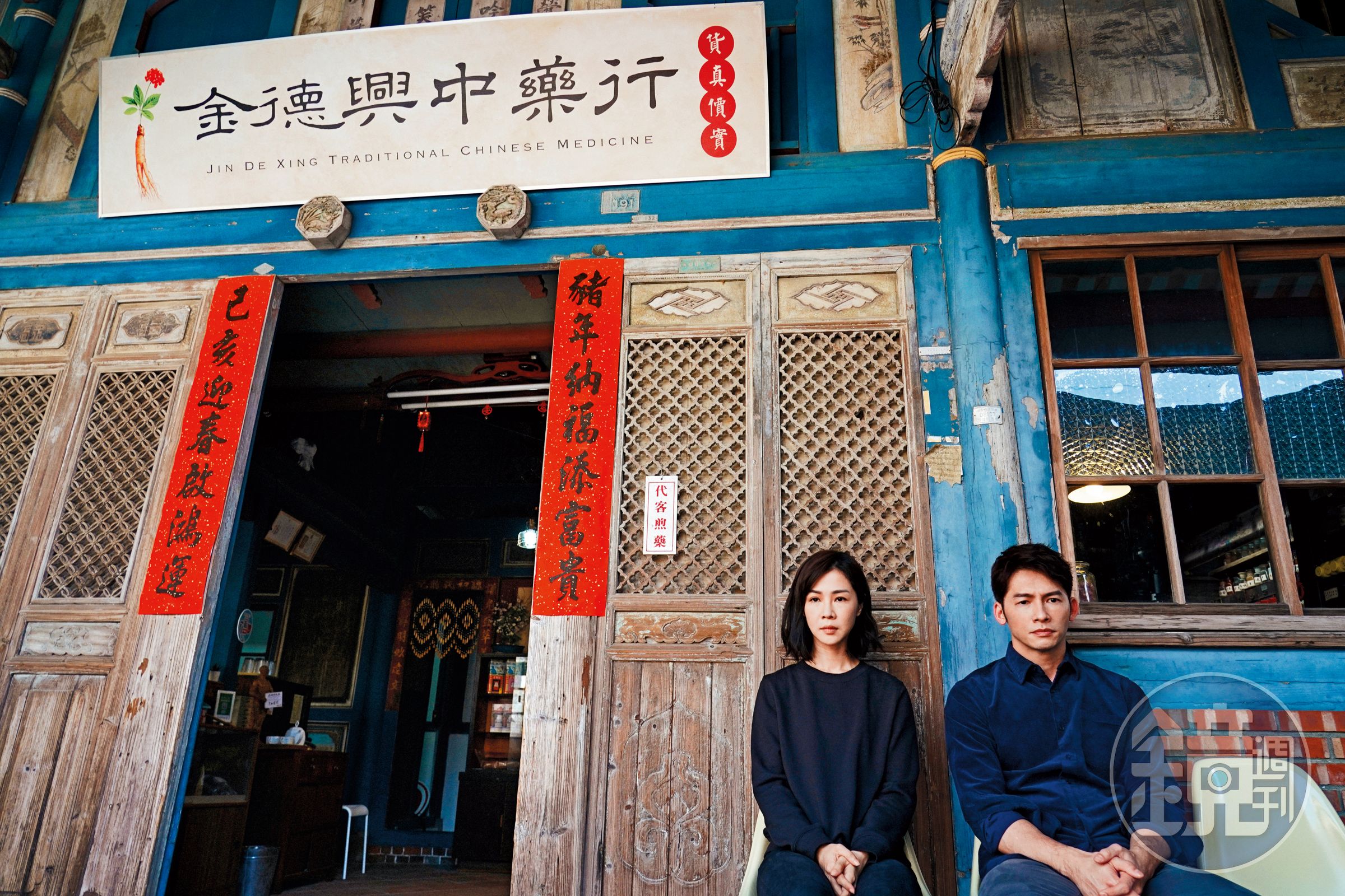 謝盈萱（左）、溫昇豪（右）主演的台語迷你劇《俗女養成記》叫好叫座，創華視自製戲13年來最佳成績。（百戲電影提供／王志偉攝）