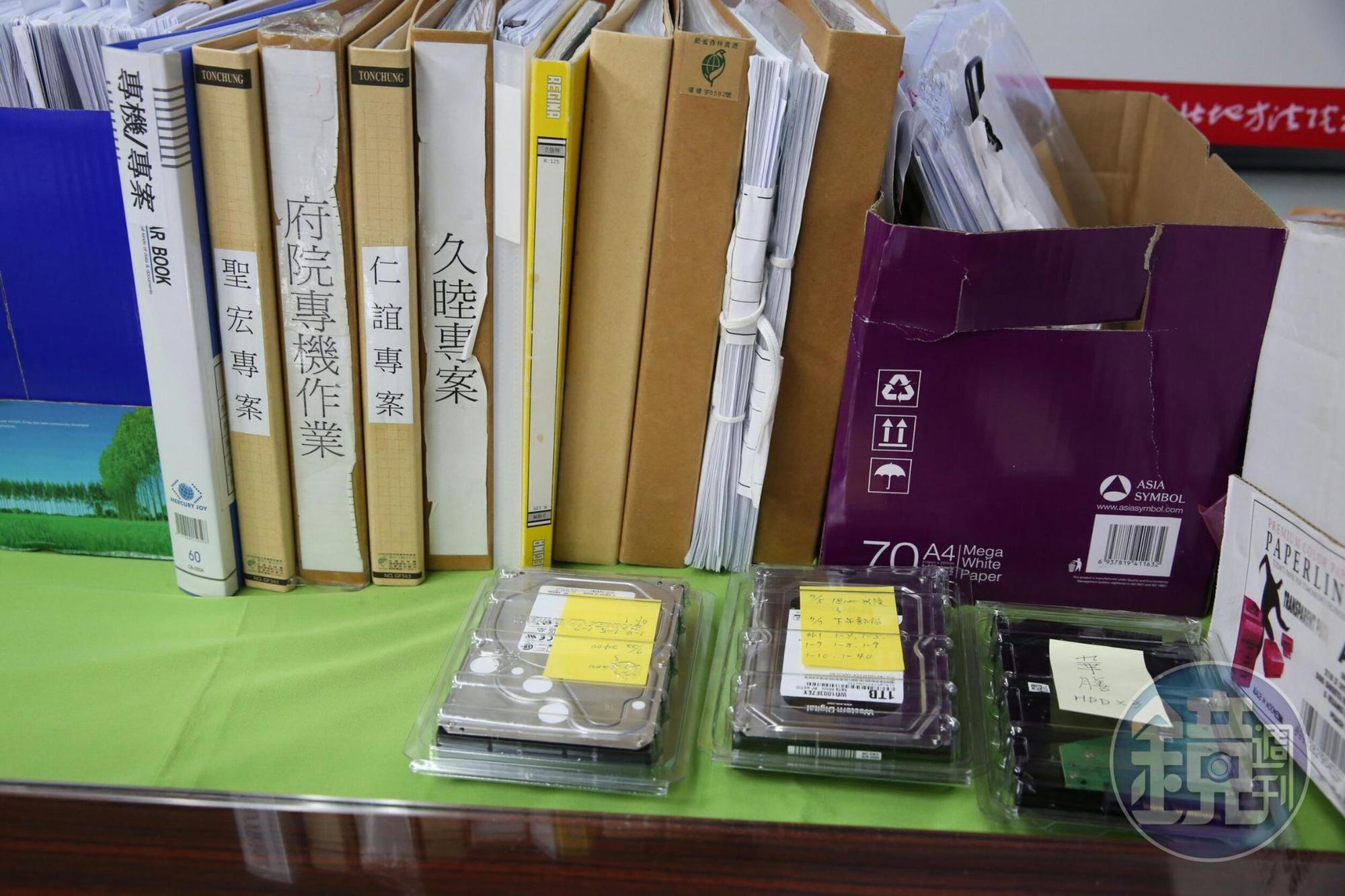 檢方全案訊問204人次,並透過該署數位採證室分析31具扣押行動電話、筆記型電腦及隨身硬碟。