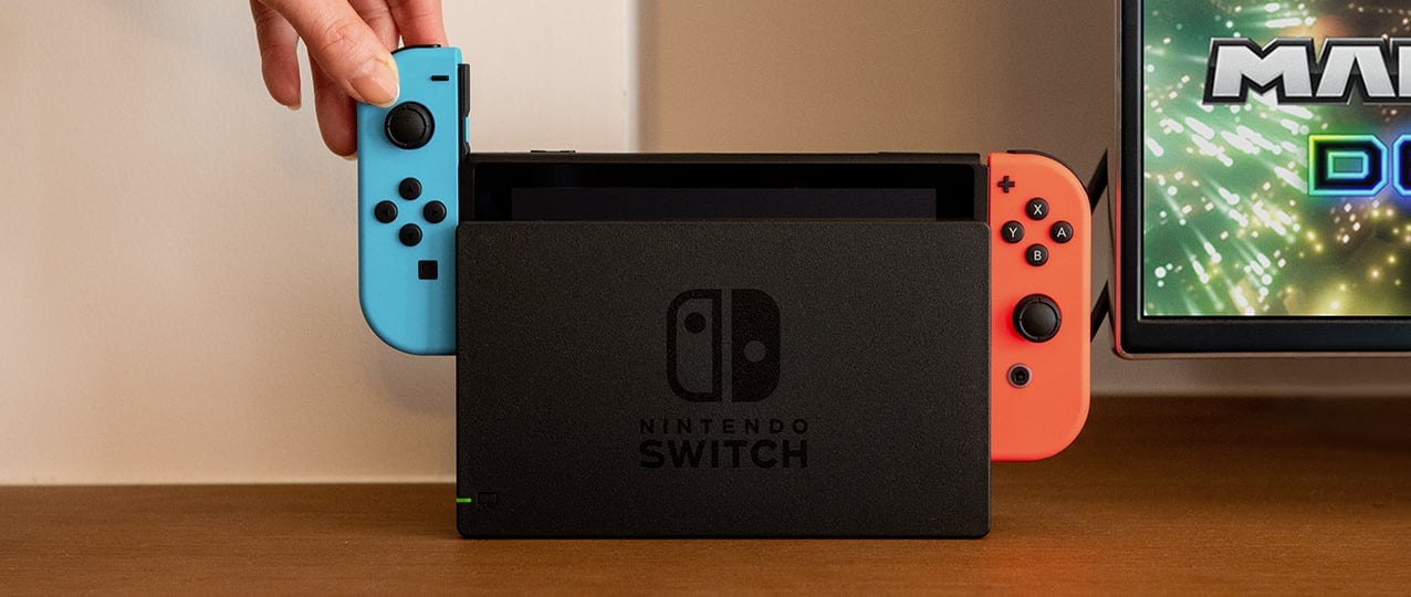 任天堂新版Switch在8月上市,但同時間舊版仍有存貨販售,玩家購買時要特別留意。(翻攝自任天堂官網)