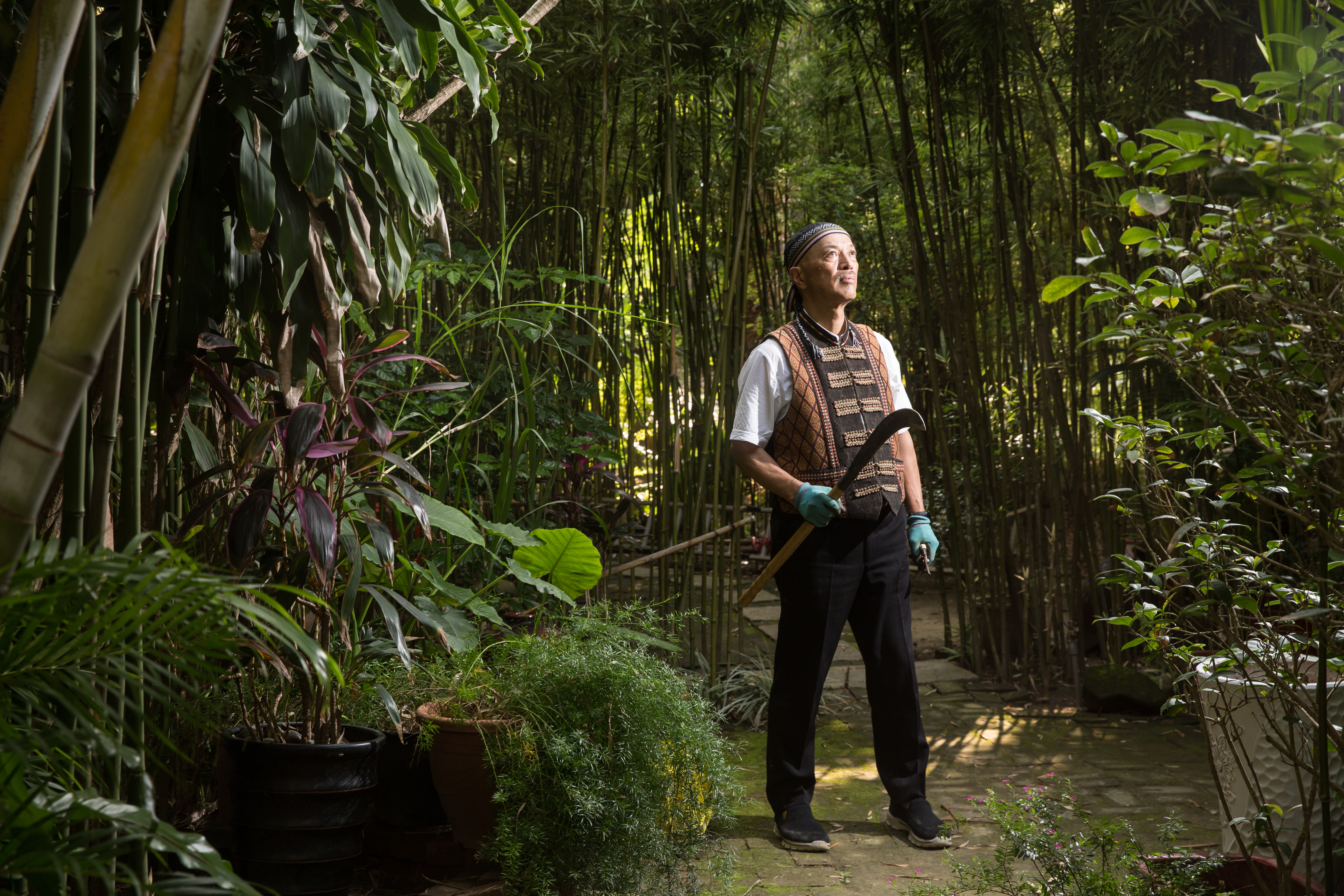 為了家族事業，南賢天曾堅信以和為貴，但兄弟分家後，剩他獨扛2千萬元債務，心中不免感慨萬千。