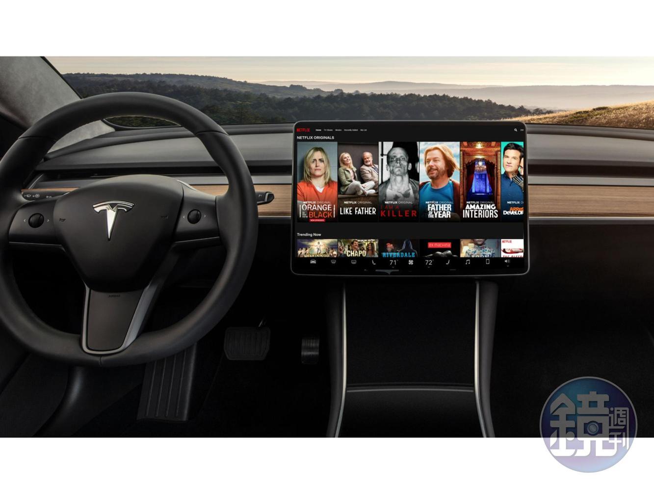 TESLA前陣子居然還跟Netflix合作，可以在「開車時」線上觀賞影片（！？），專心開車很難嗎？