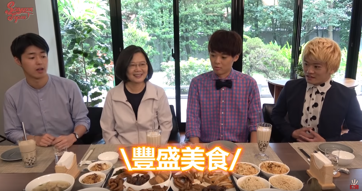 桌上滿滿都是台灣美食，包括滷味、魯肉飯、乾麵、四神湯、肉包、排骨湯、粽子等小吃。（翻攝YouTube頻道「三原JAPAN Sanyuan_JAPAN」）