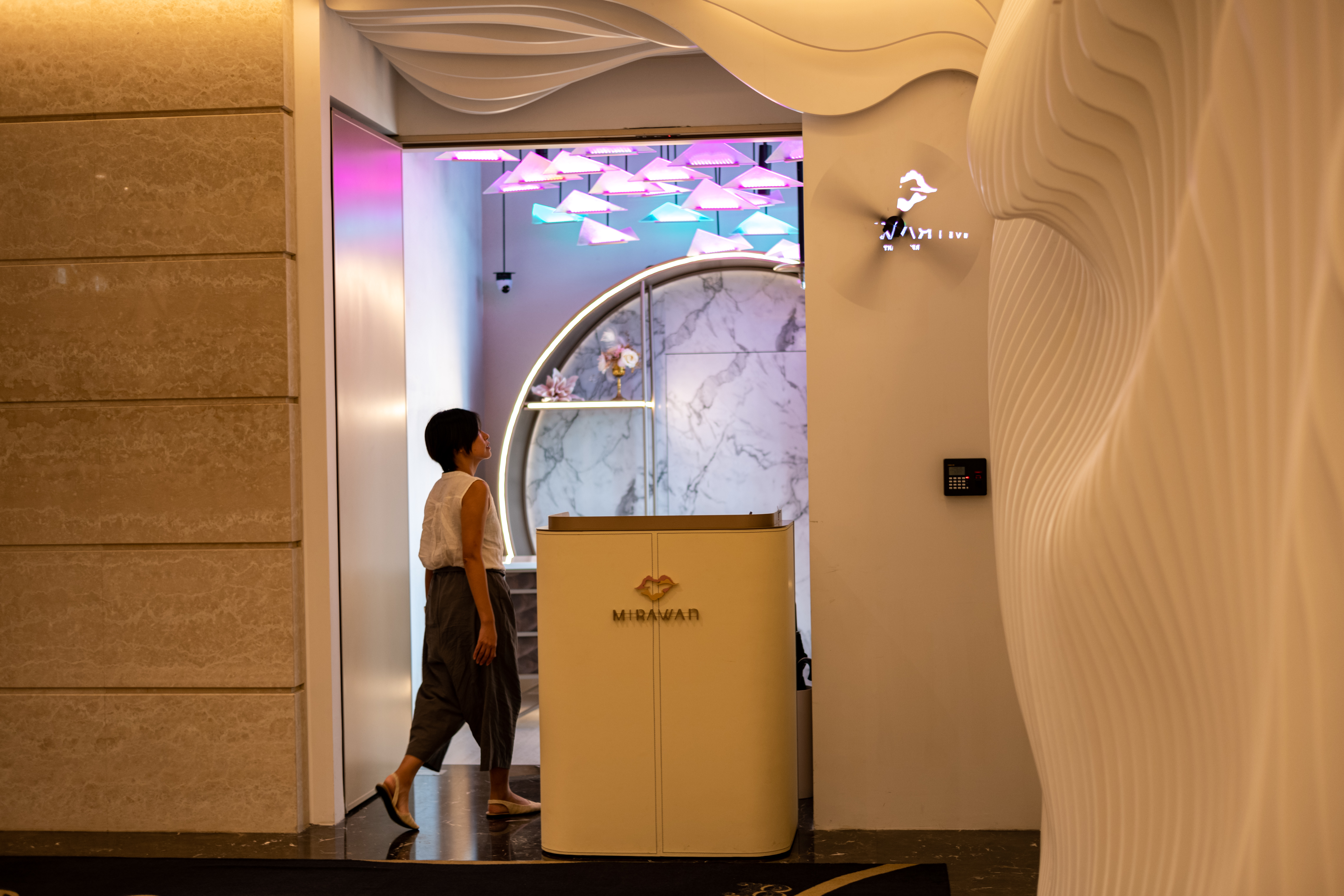 「MiraWan」主打女性客群，希望創造摩登的空間，但依然有高水準的餐飲體驗。