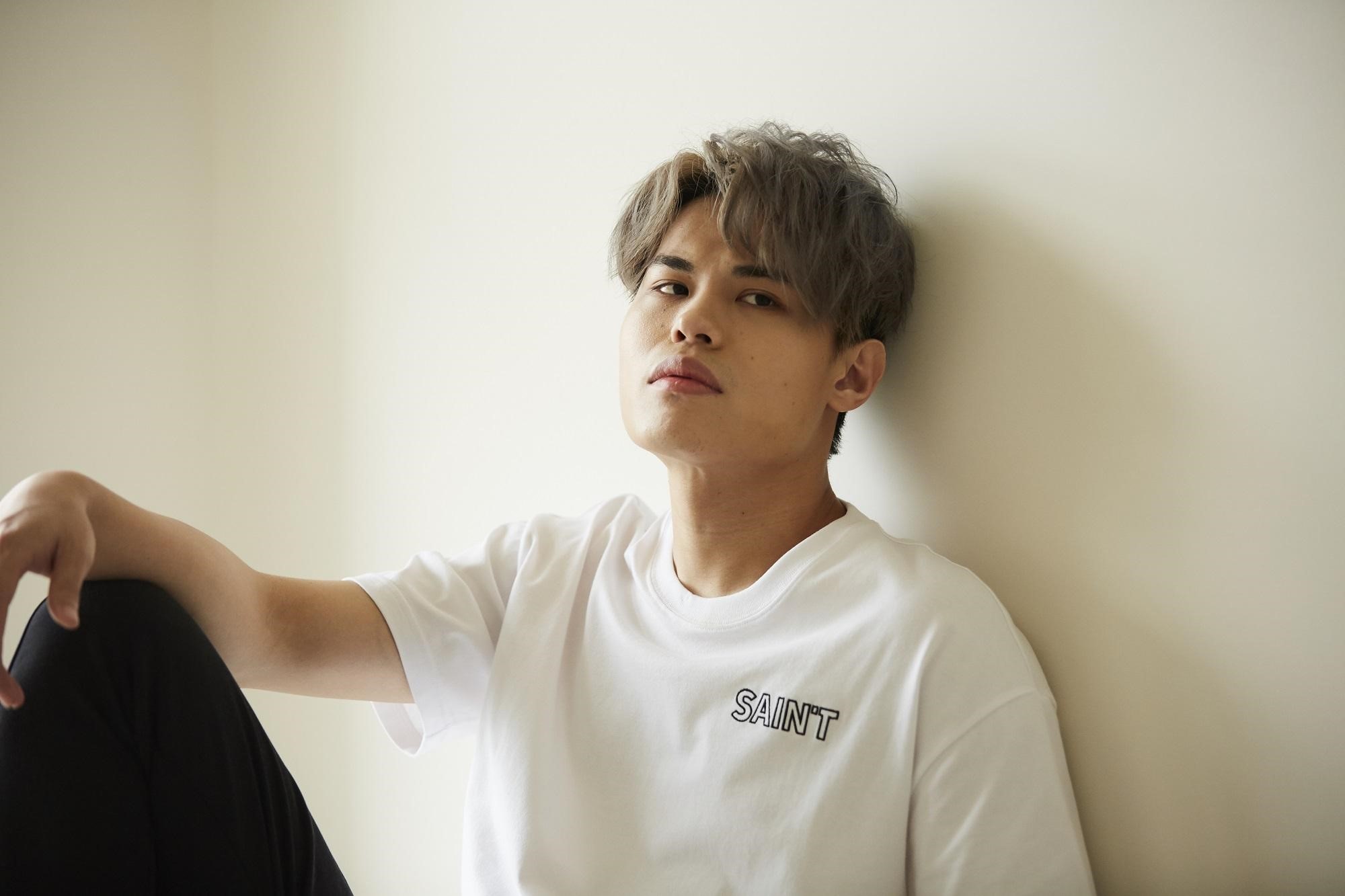 聖結石在社群公開信用卡費扣繳失敗的通知簡訊，自爆戶頭餘額不夠繳卡費。（本刊資料照）