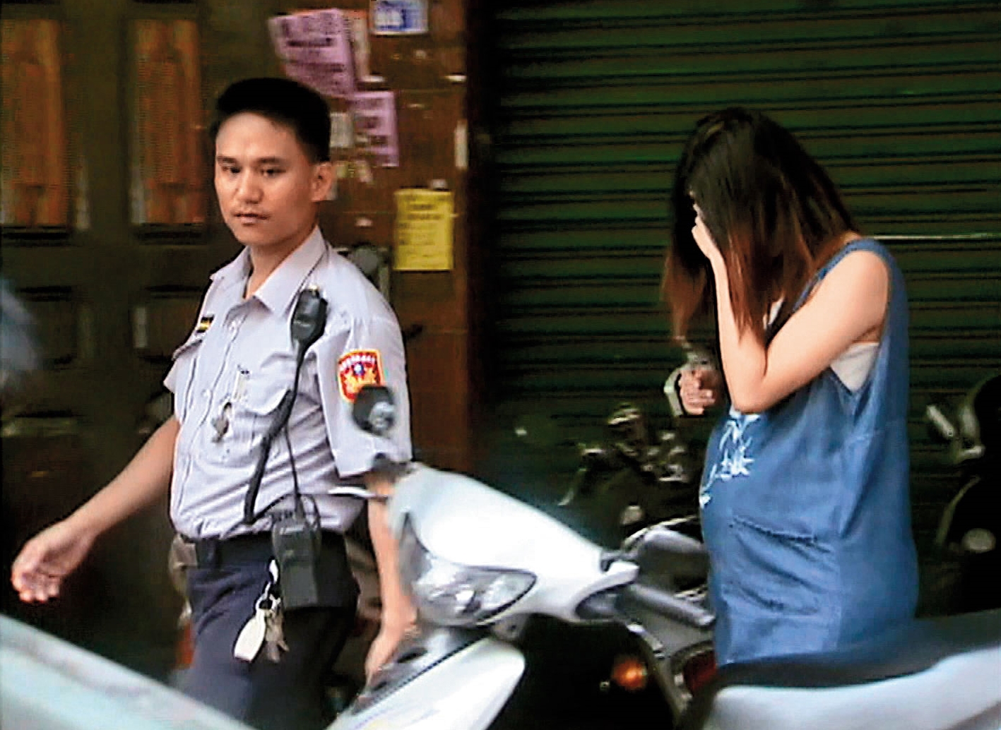 因女友（右）懷孕8個月，性欲無處宣洩，鍾世龍盯上住5樓的許小妹，並性侵殺害。（東森新聞提供）