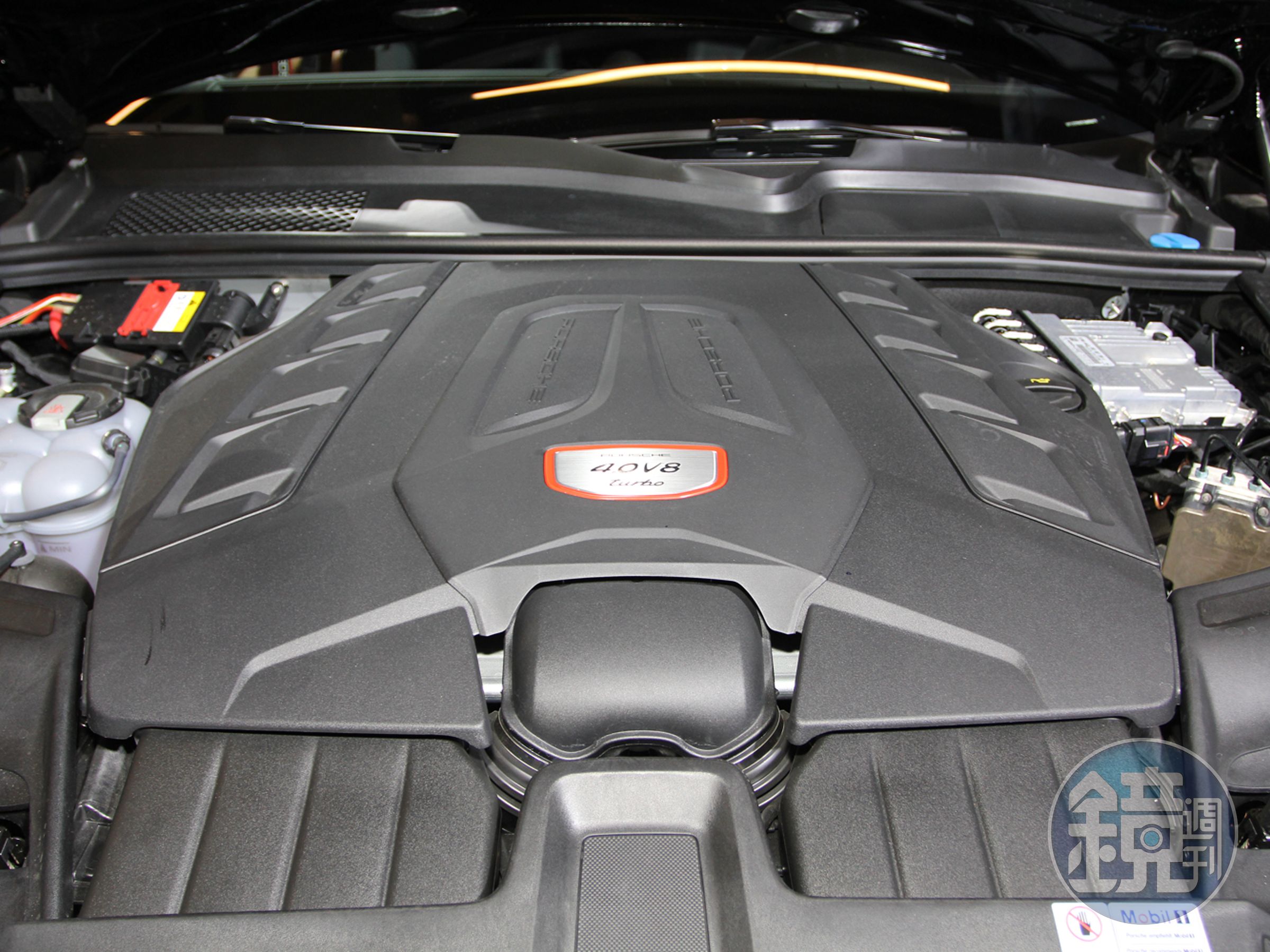 頂級車型Cayenne Turbo Coupé搭載4.0 升 V8 雙渦輪增壓引擎，擁有550 hp與770 Nm最大動力輸出。