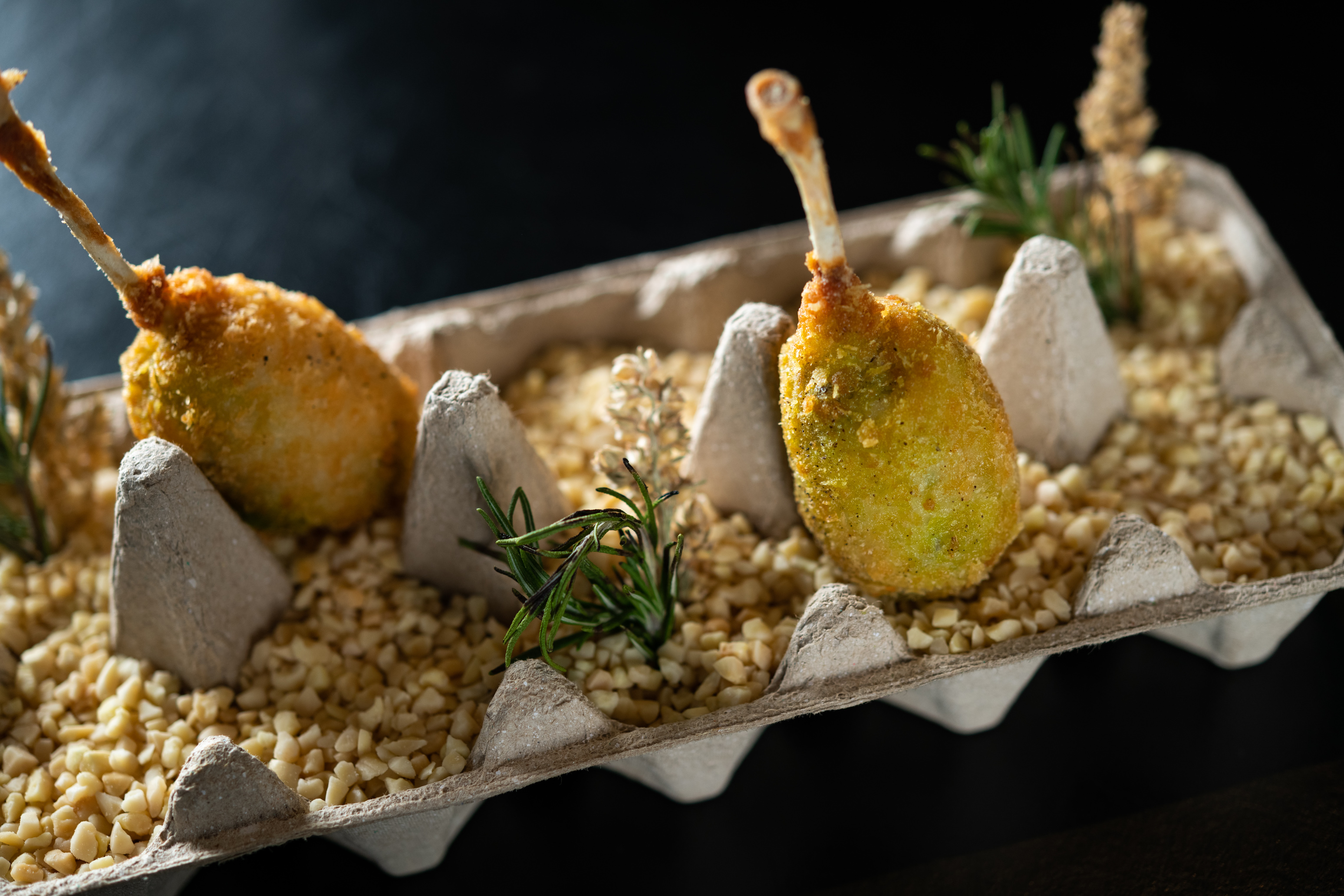 像棒棒腿的酥炸蛙腿，一咬會噴汁。