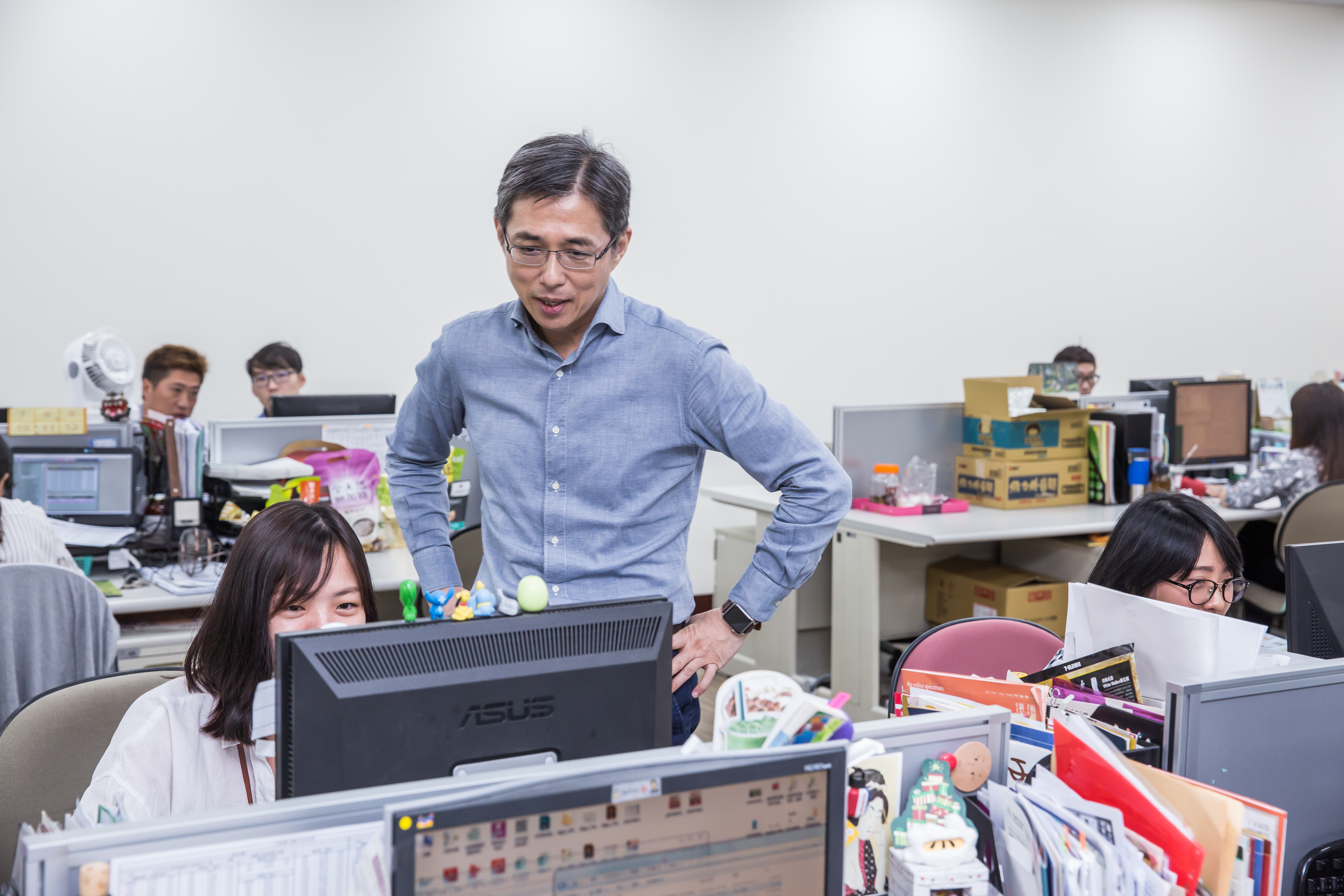 邱光隆年輕時本也打算出國留學，還考了高分托福，結果因為在光泉表現出色，愛上工作忘了要出國念書，最後在零售業界築夢。