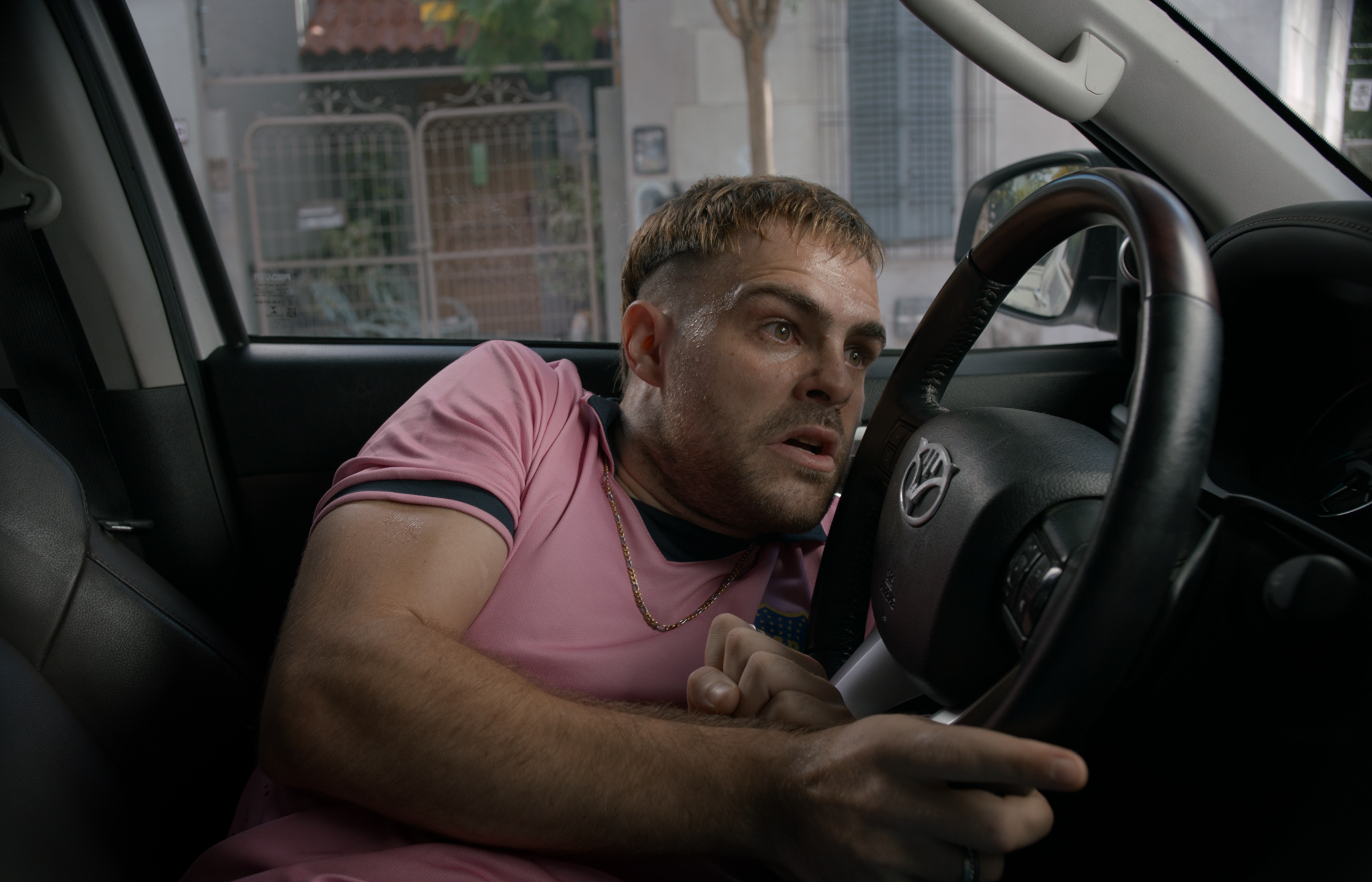 今年28歲的彼得藍贊尼，演出驚悚懸疑西語電影《4x4危機四伏》。（水元素文創提供）