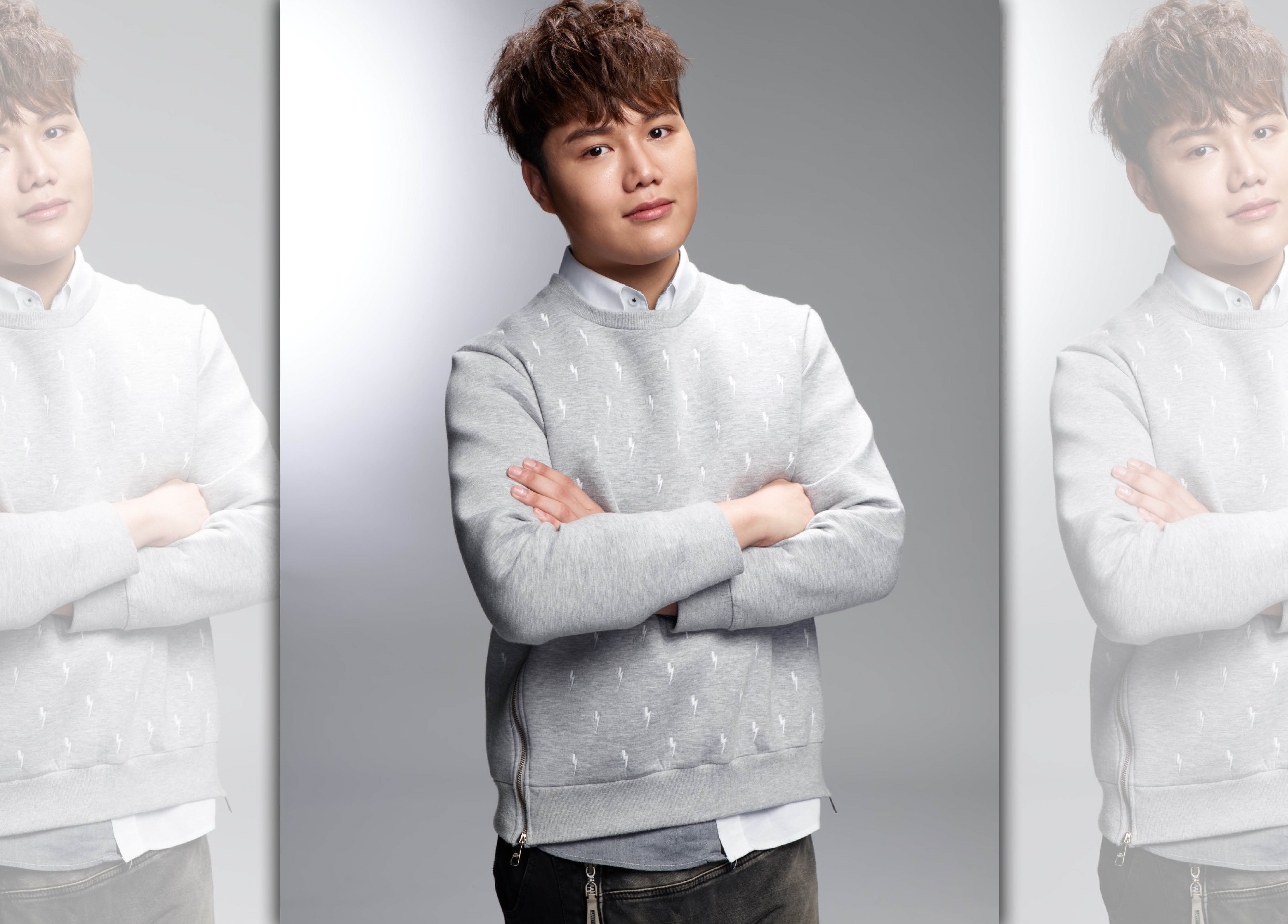 蘇友謙首次上直播叫賣，2小時下來就賣出近5500支麥克風，業績超過1300萬。（友恆國際提供）