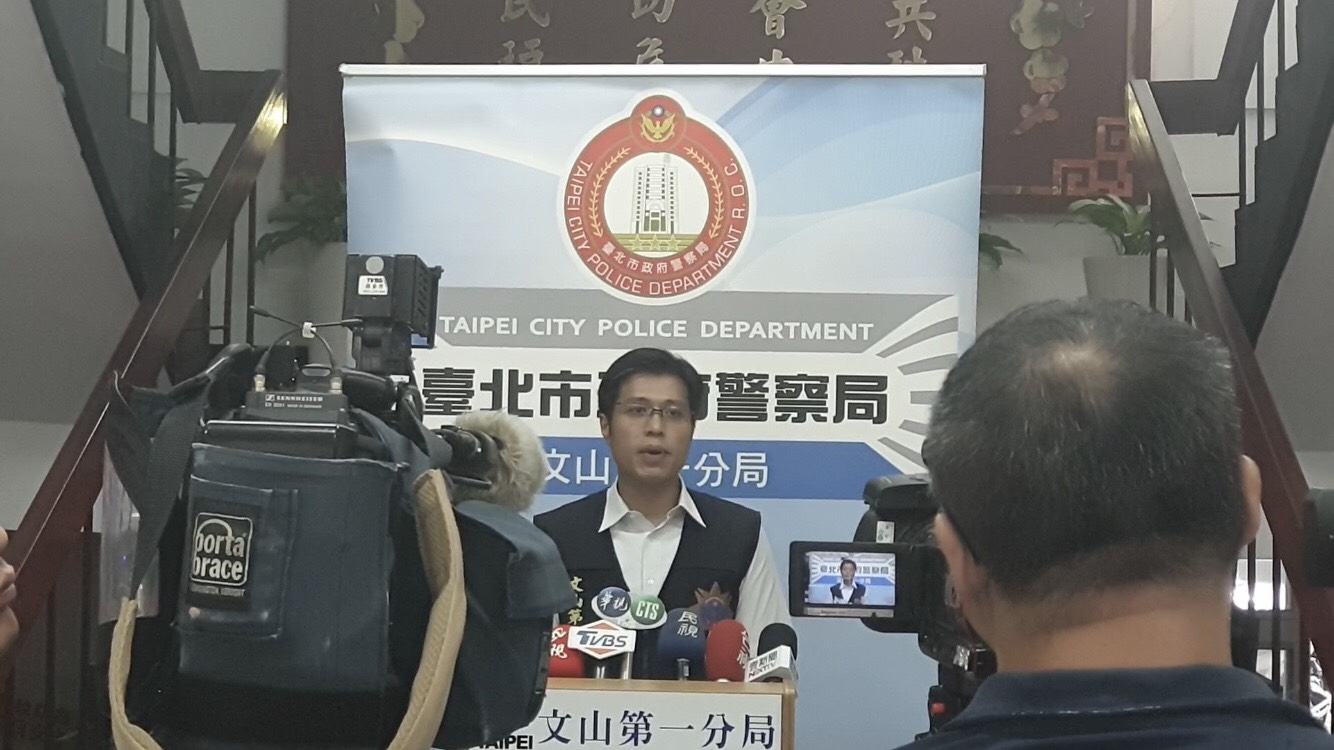 文山一分局偵查隊長陳彥錦說明案情。(翻攝畫面)