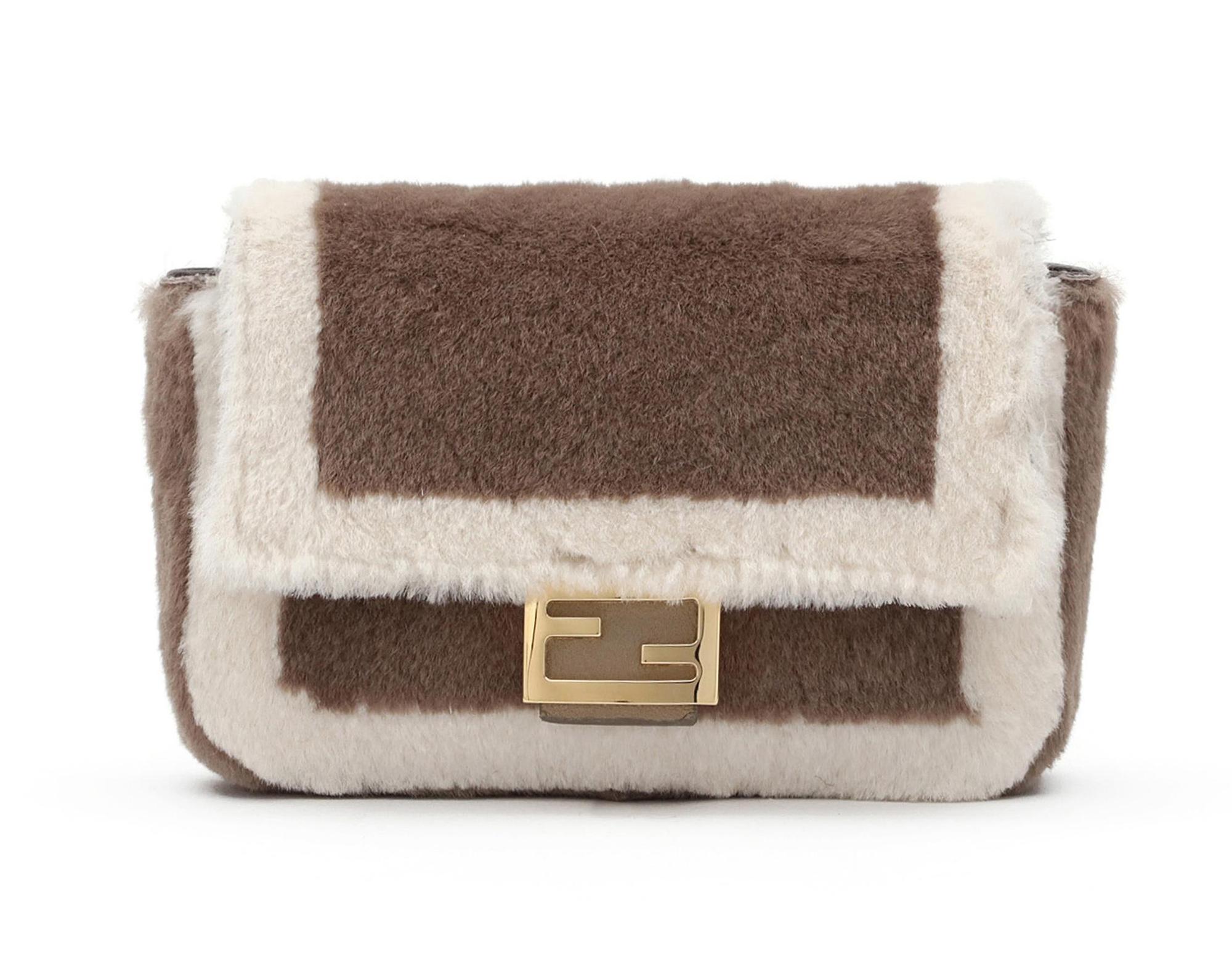 貂毛材質的FENDI Nano Baguette_brown mink,NT$39,000。(FENDI提供)