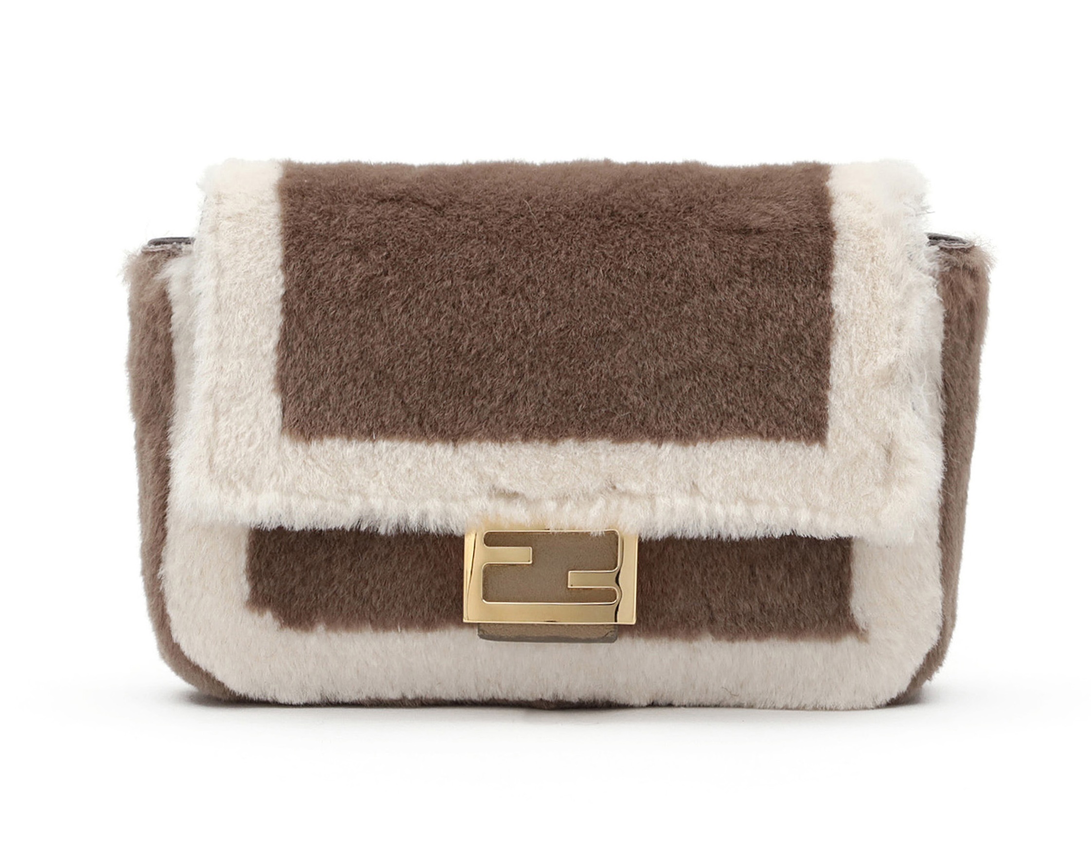 貂毛材質的FENDI Nano Baguette_brown mink，NT$39,000。（FENDI提供）