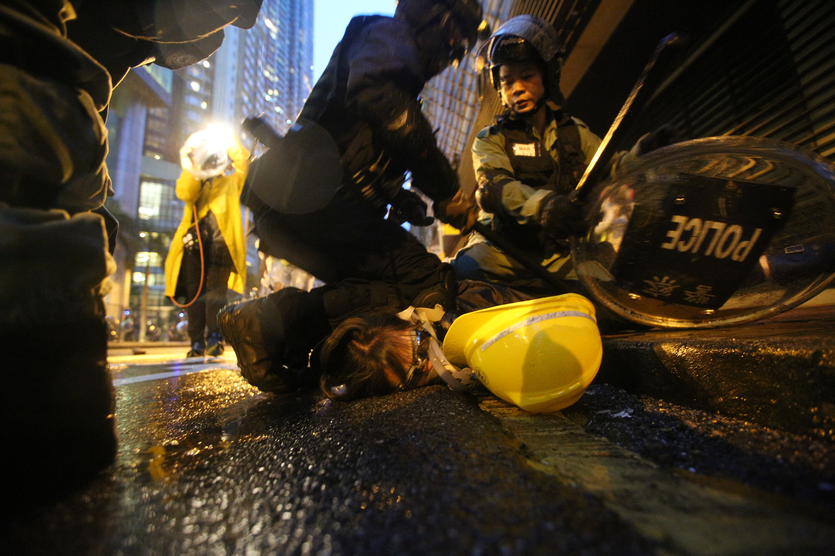 香港荃葵青遊行共22人受傷送醫，36人受到拘捕。