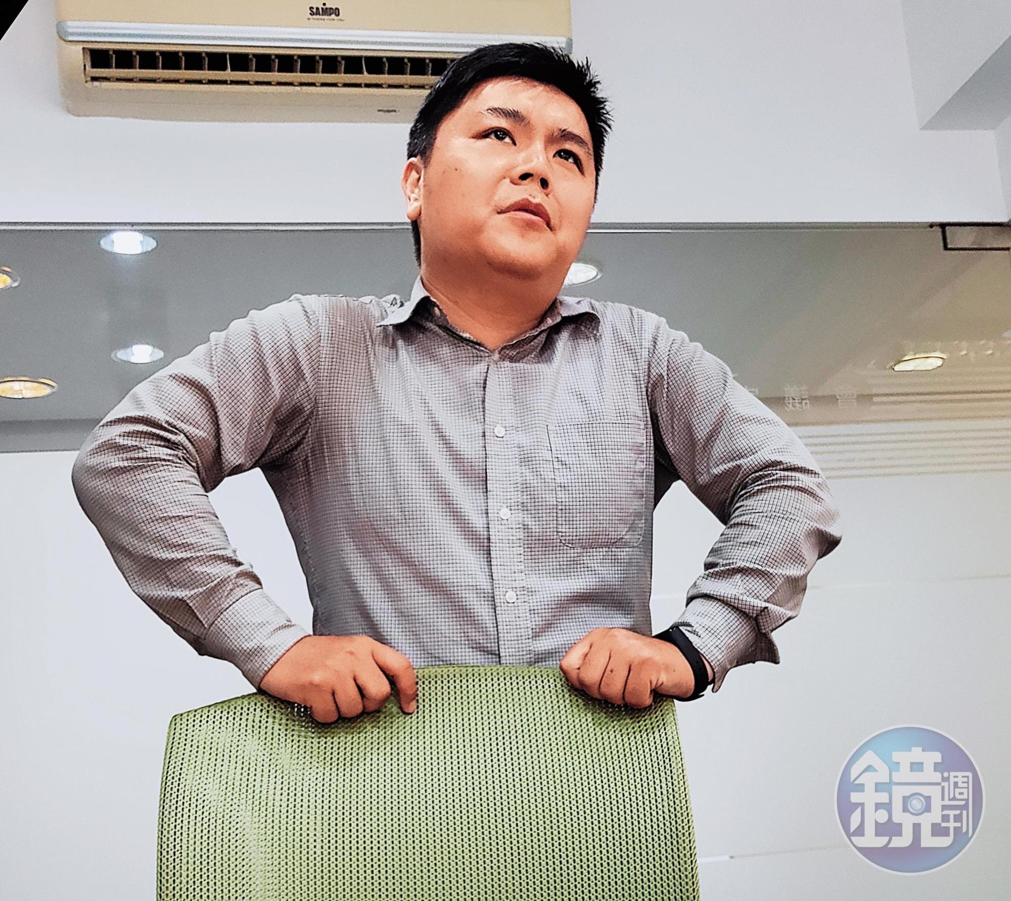 本刊記者欲採訪合眾公司負責人顏志宇,公司幹部(圖)出面阻擋,拒絕回應。