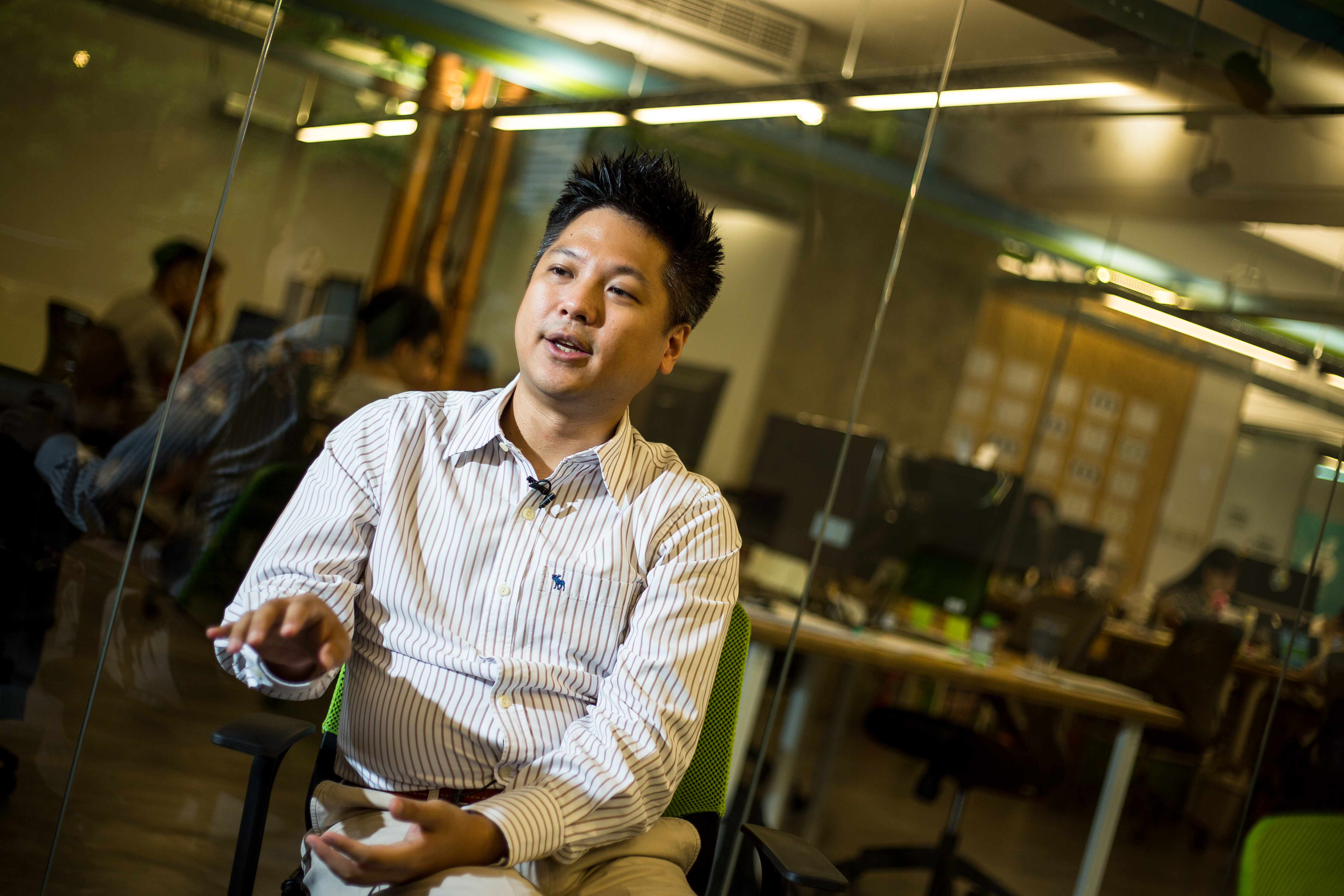 新光三代的吳昕霈學、經歷驚人，曾待過英特爾、麥肯錫等國際大公司。