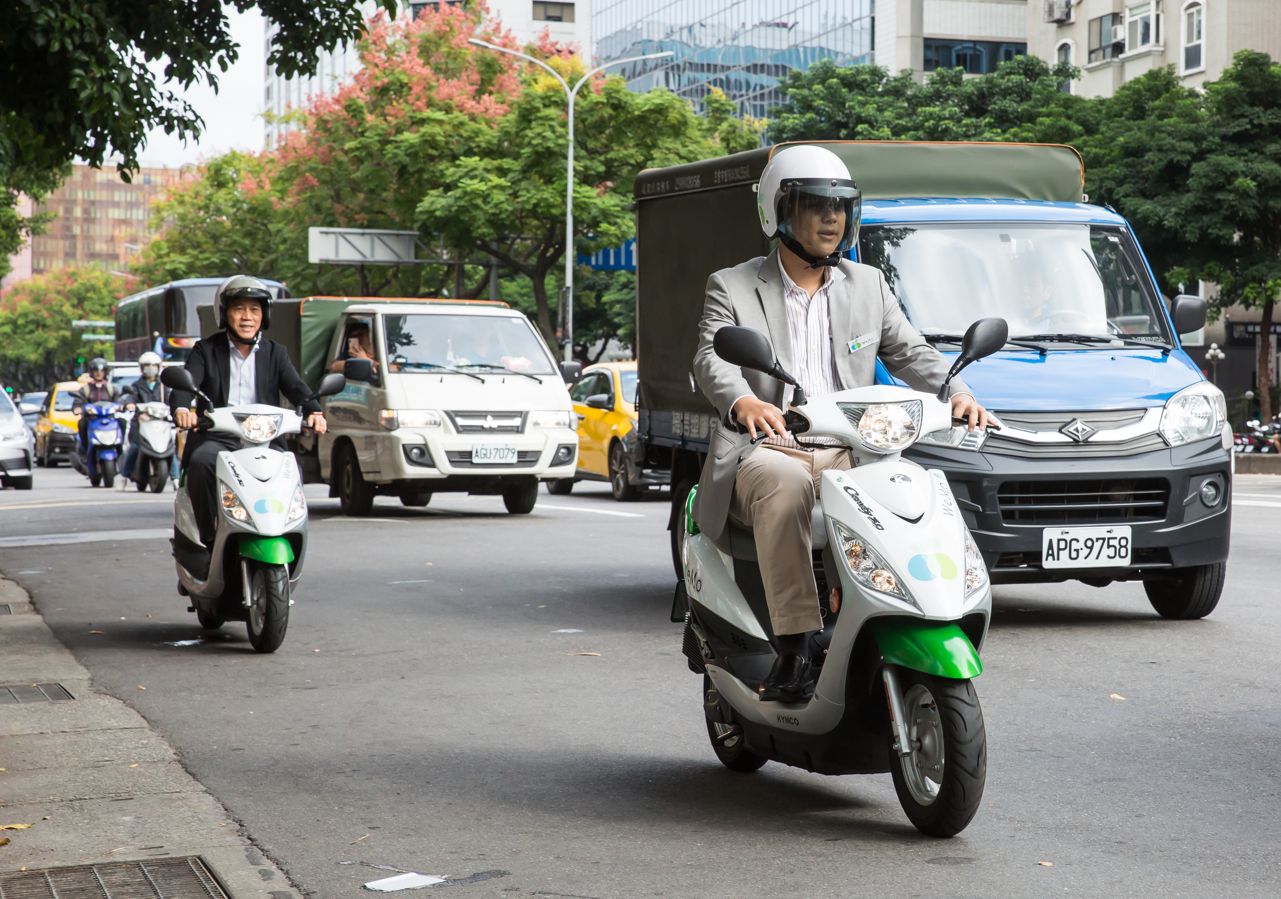 共享機車擁有24小時隨租隨還的特性，雖然比捷運貴，但便利性更高。