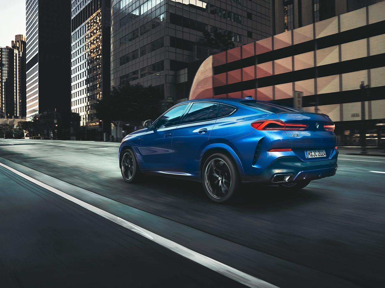 BMW X6 xDrive40i M Sport首發版配備M 款空力套件、M款20吋輪圈、M款運動化排氣系統、頂級水晶中控套件等總價值約47萬元的豪華配備。