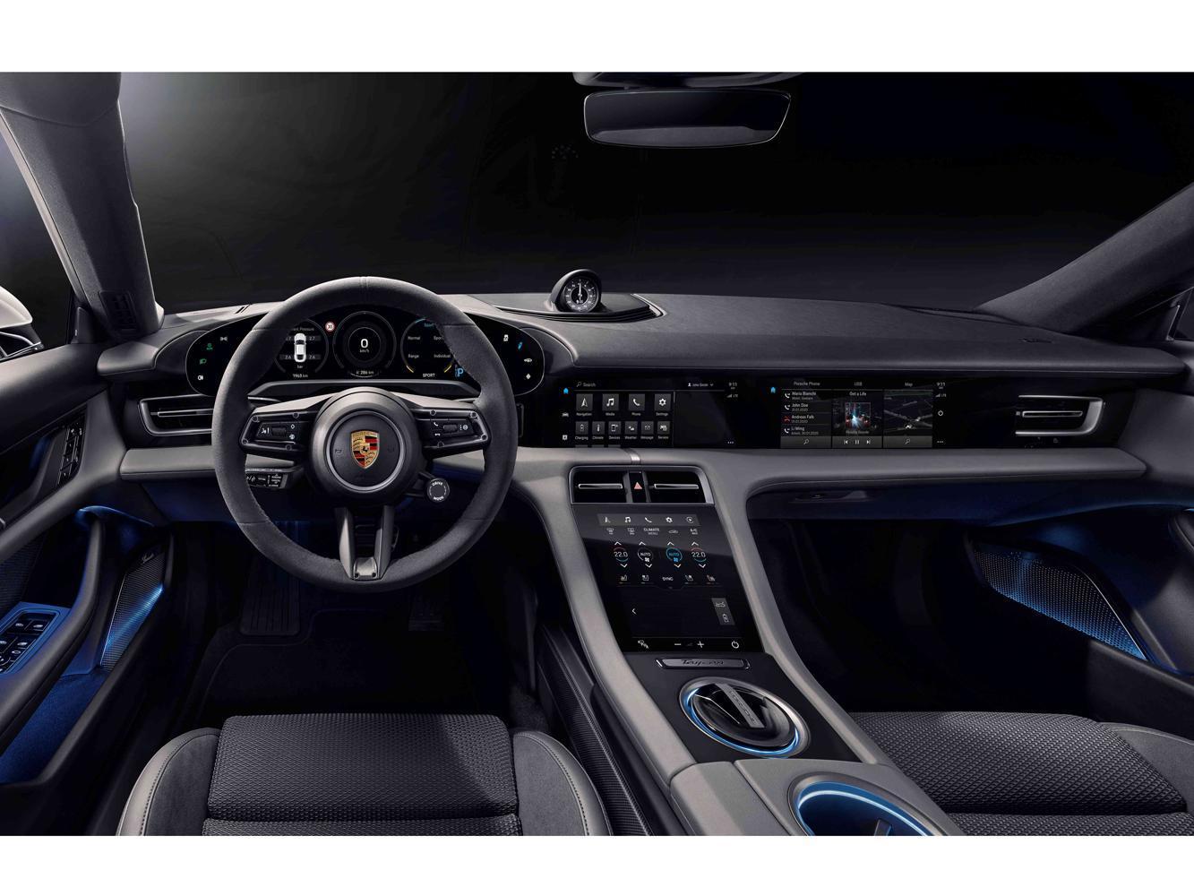 Taycan 內裝結合Porsche 經典元素與新世代使用者體驗，呈現無與倫比的優雅簡潔的車室氛圍。