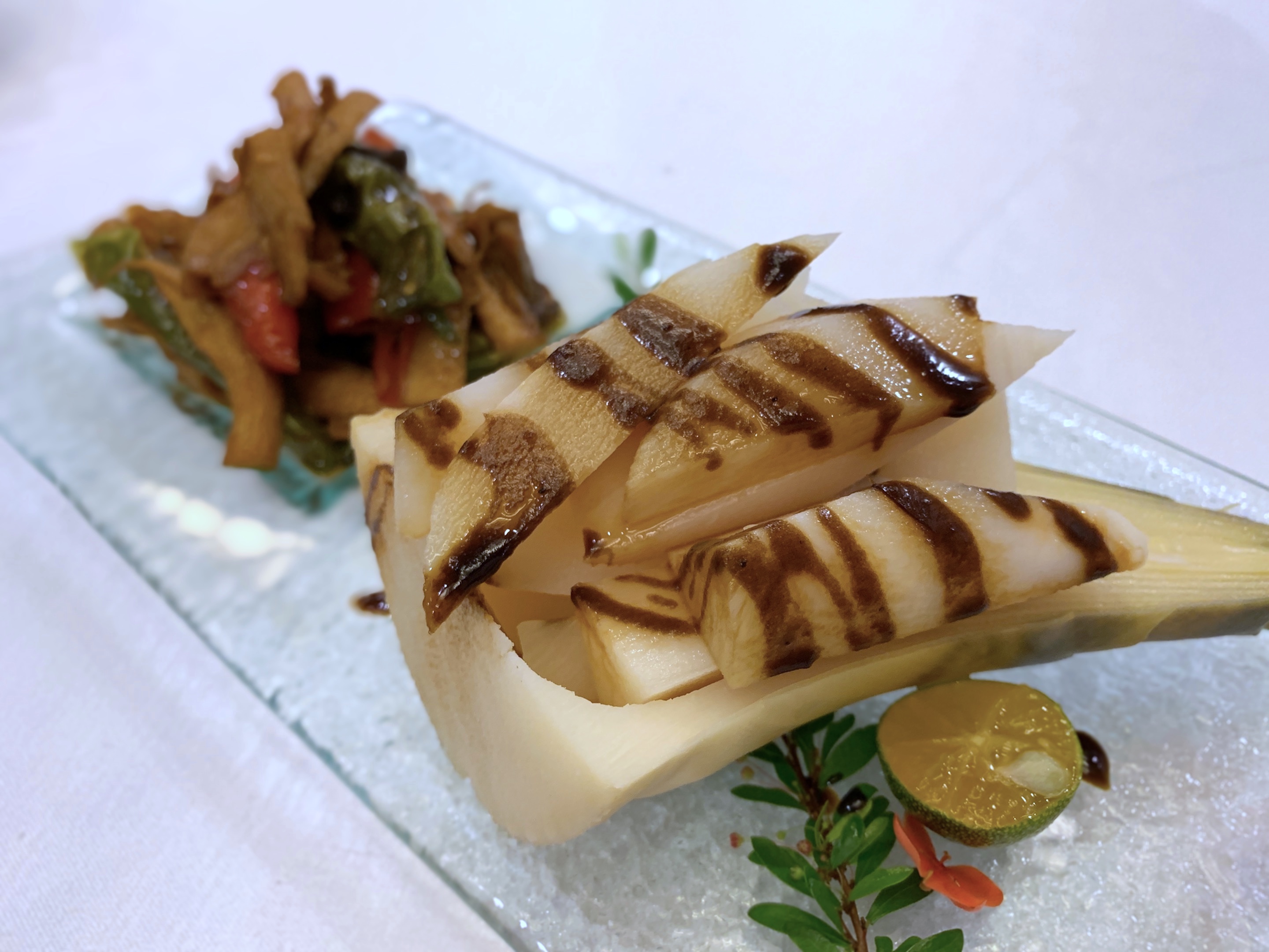 「瓏山林台北中和飯店」的「紅餐廳」，於新一季菜單中強打在地小農食材。