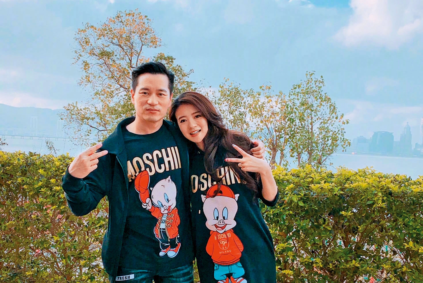 安以軒自從嫁給百億CEO陳榮煉後，一直過著幸福人妻生活，今年三月她挺著五個多月孕肚跟大家分享喜訊。（翻攝自安以軒微博）