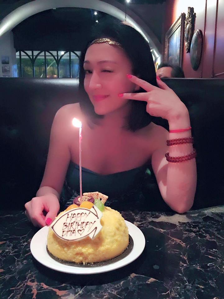 3年前甄楚倩慶生，化上全妝後也不失為美魔女一名，但濾鏡開得很大就是。（翻攝自甄楚倩臉書）