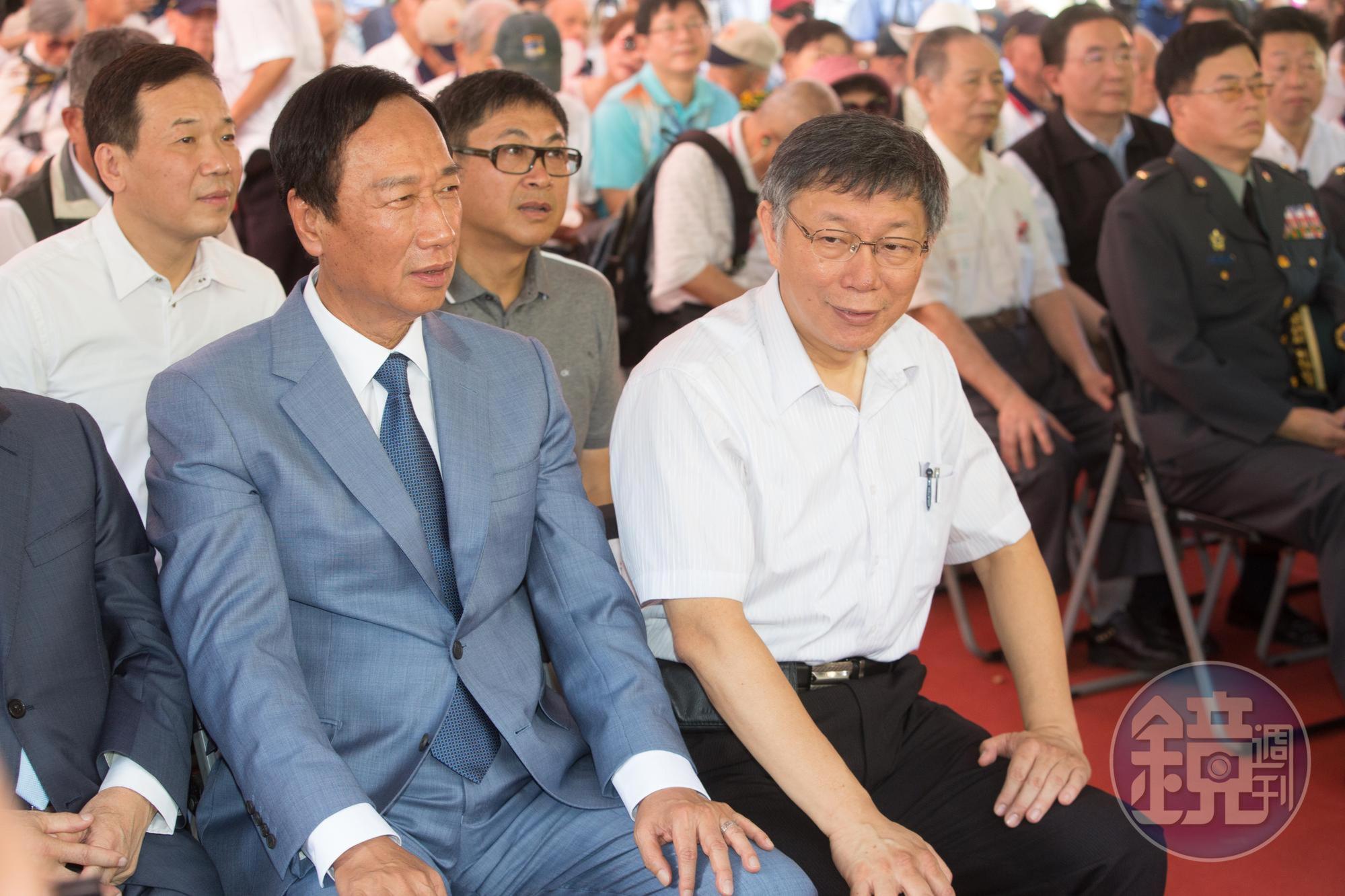 鴻海創辦人郭台銘上週出席八二三砲戰紀念音樂會,亮相時頭髮烏黑,皮膚緊緻看不到絲毫皺紋。