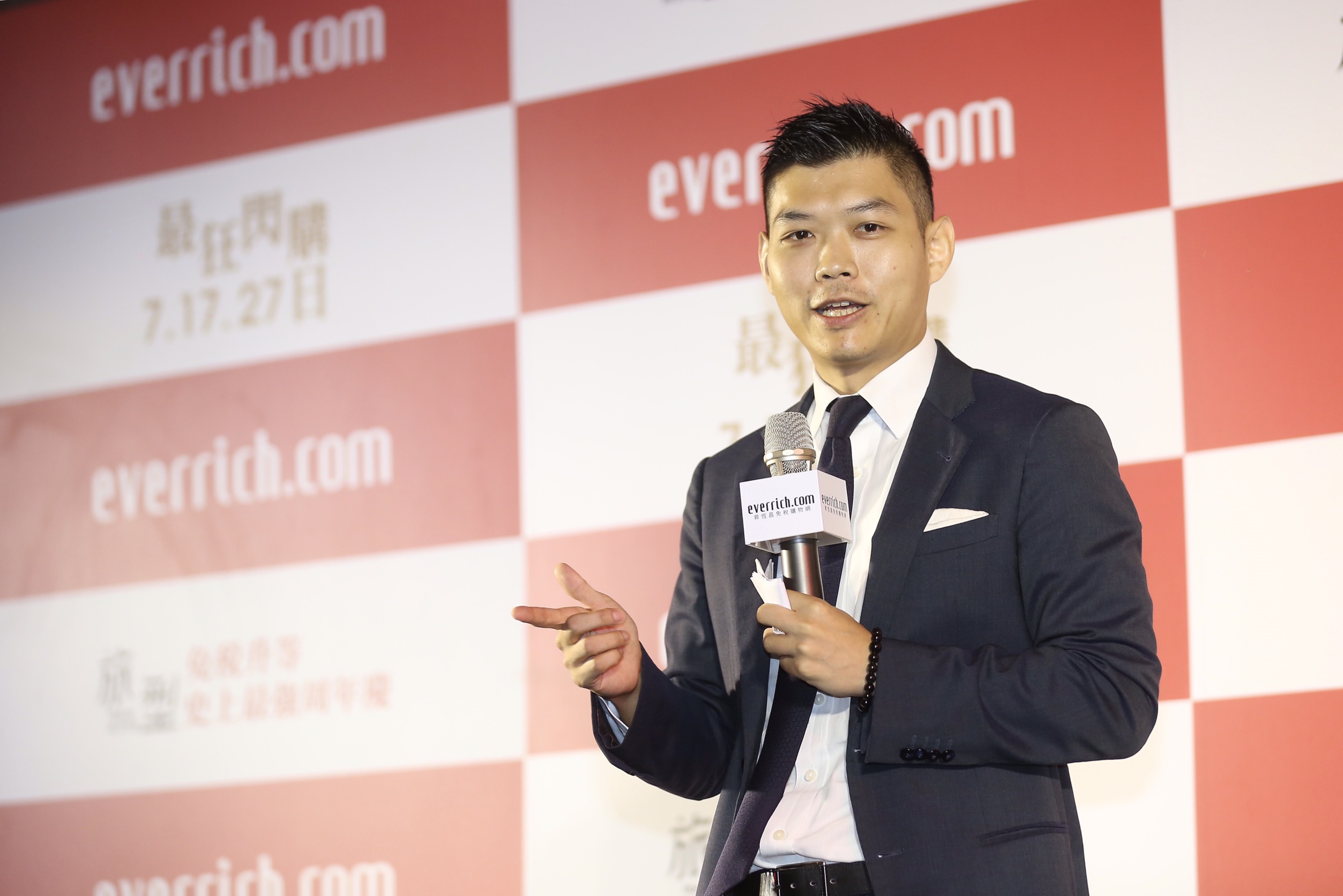 對於中國市場緊縮加上兩航空罷工事件,江建廷認為最重要的就是「做好自己該做的」。