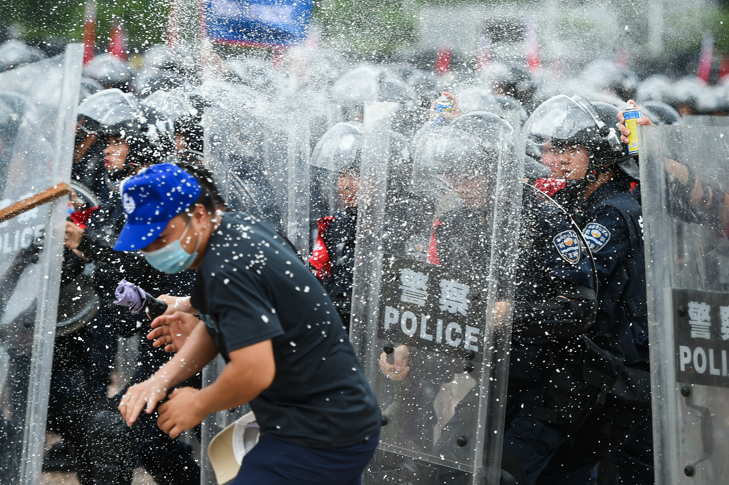 2019年8月6日，中國廣東「深圳亮劍」演習模你警察鎮暴行動。（東方IC）