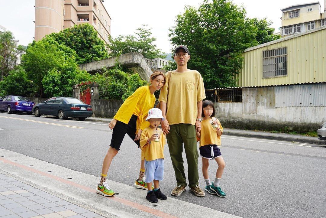  翁馨儀與張少懷婚後育有一男一女，經常把全家的時尚穿搭照放上臉書。（翻攝自翁馨儀臉書）