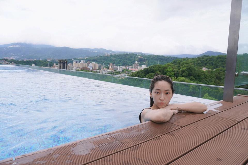 翁馨儀與張少懷結婚6年，經常在臉書曬恩愛，分享夫妻間的糗事。（翻攝自翁馨儀臉書）