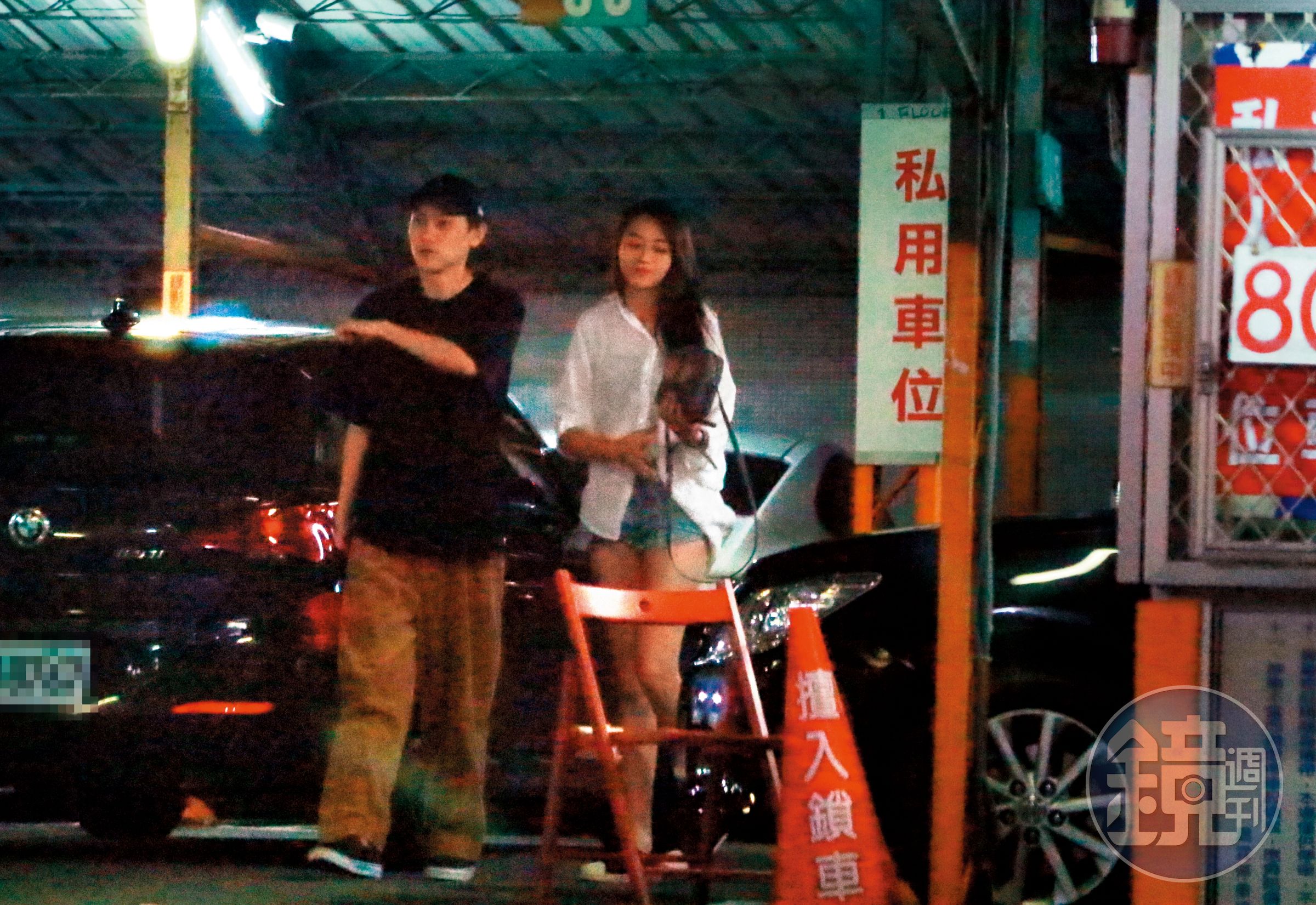 08/21 19:10 毛弟與家人前往聚餐，新歡吳品潔也在其中。