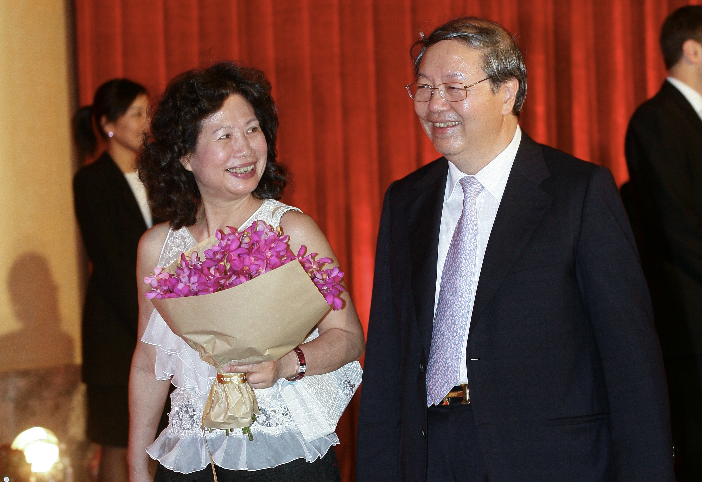 梁次震、梁秀卿家教甚嚴，家裡沒有請幫傭，女兒們都自己打理家務。