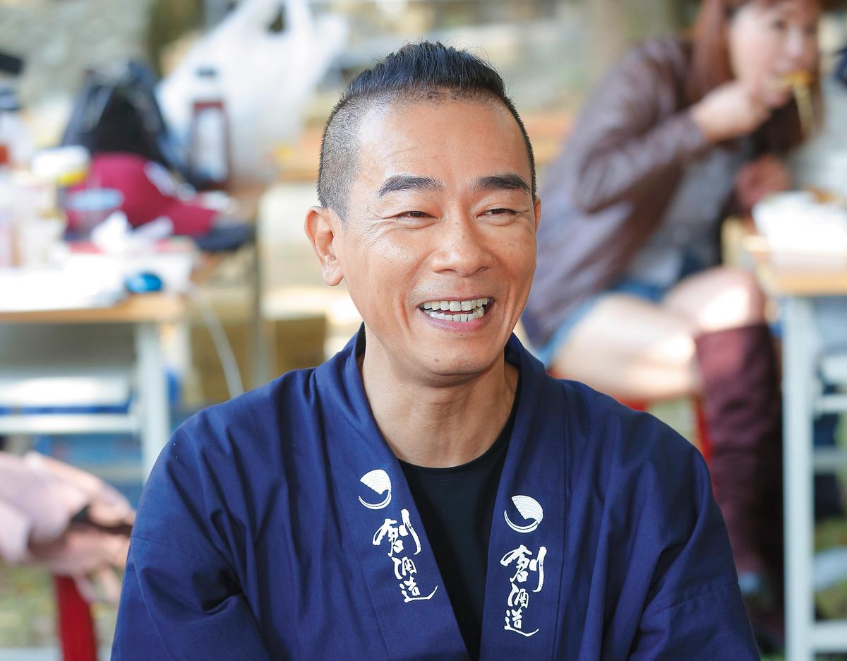 陳小春攜子參加《爸爸去哪兒》後人氣水漲船高，父子倆吸引許多廣告商及片商注意。