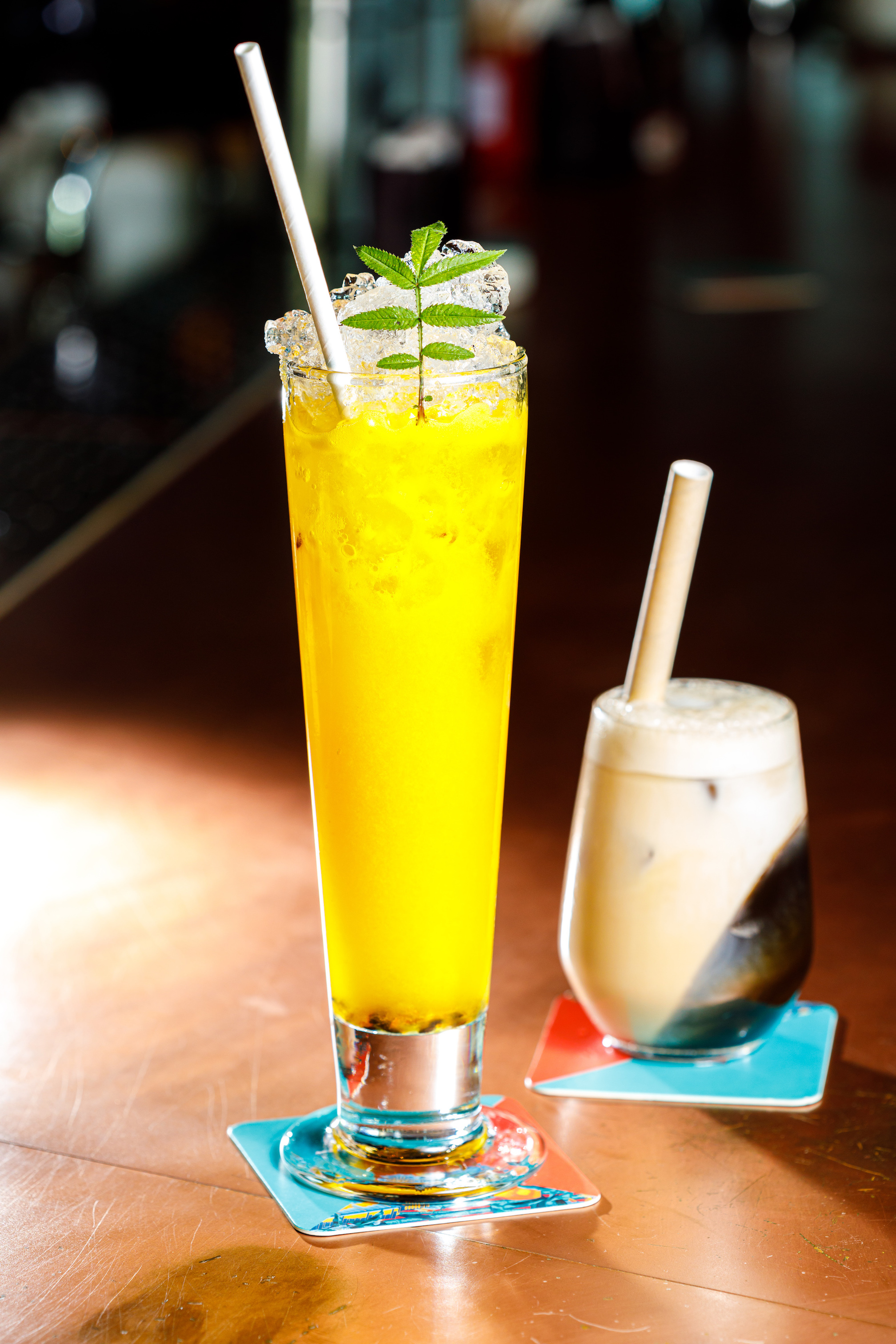加入自製仙草凍的「CE LA VI仙草凍奶酒」及芒果百香果的「Tiki DonDon」。（各400元／杯）