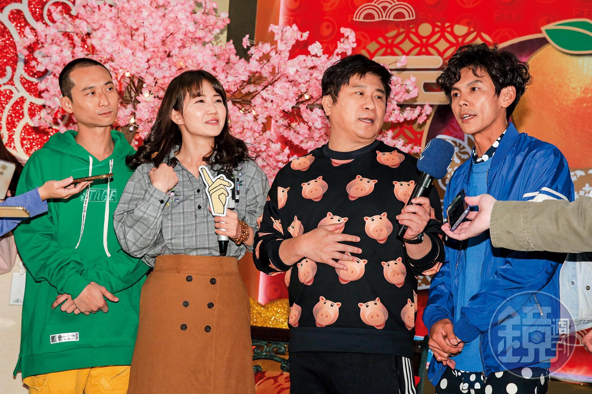 謝忻(左二)、阿翔(右一)在胡瓜(右二)幫助下有望重回演藝圈,但短期內不可能再同台了。左為浩子。