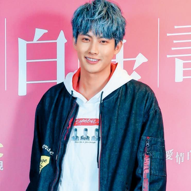 張庭瑚因為有五熊的陪伴,走出失去前女友的哀傷。(翻攝自張庭瑚FB)