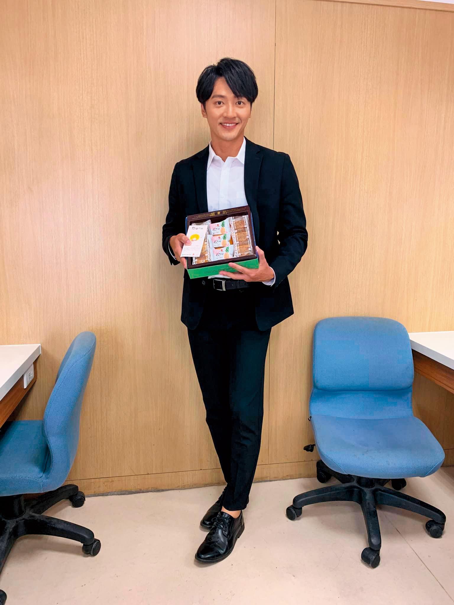 馬俊麟與老婆歡喜生了一對雙胞胎兒子,卻因為與王瞳合作傳出緋聞,鬧得家犬不寧。(翻攝馬俊麟FB)