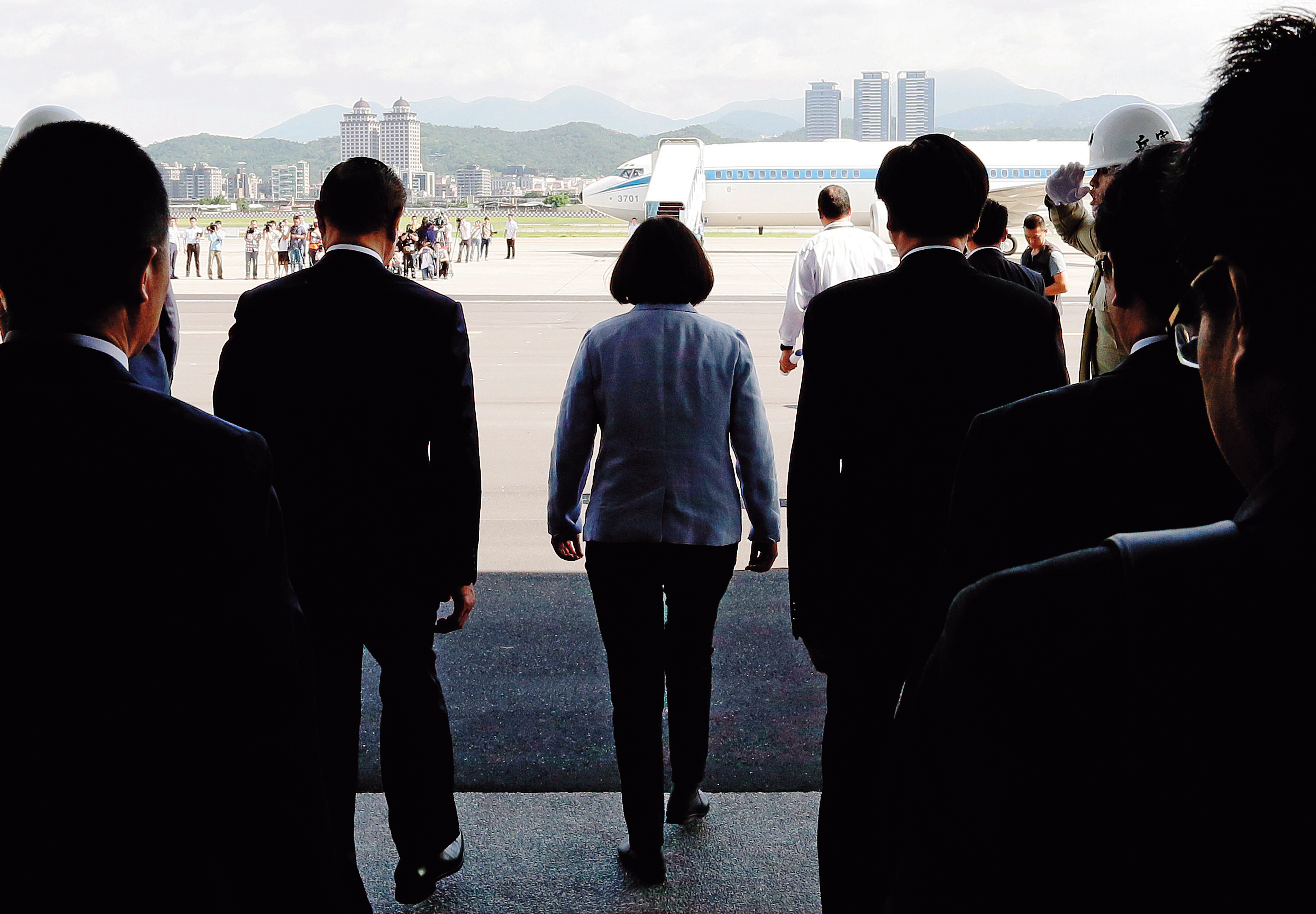 總統專機常有文武百官陪同搭乘，總統飛安等同國家安全，保養維修任務格外重要。（總統府提供）
